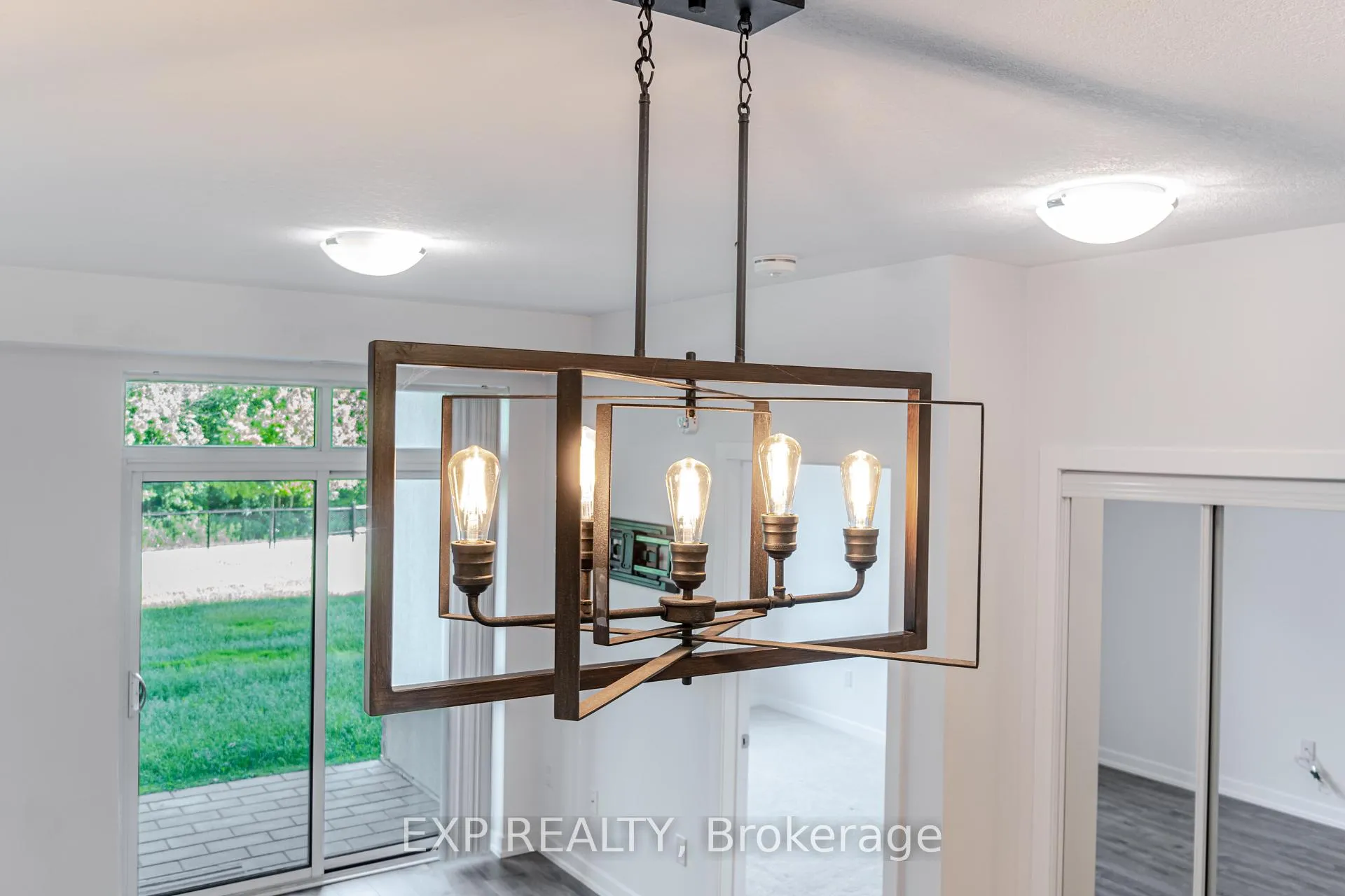Photo 6 of Unit 121, 125 Shoreview Place, Hamilton, Stoney Creek — HOMEH