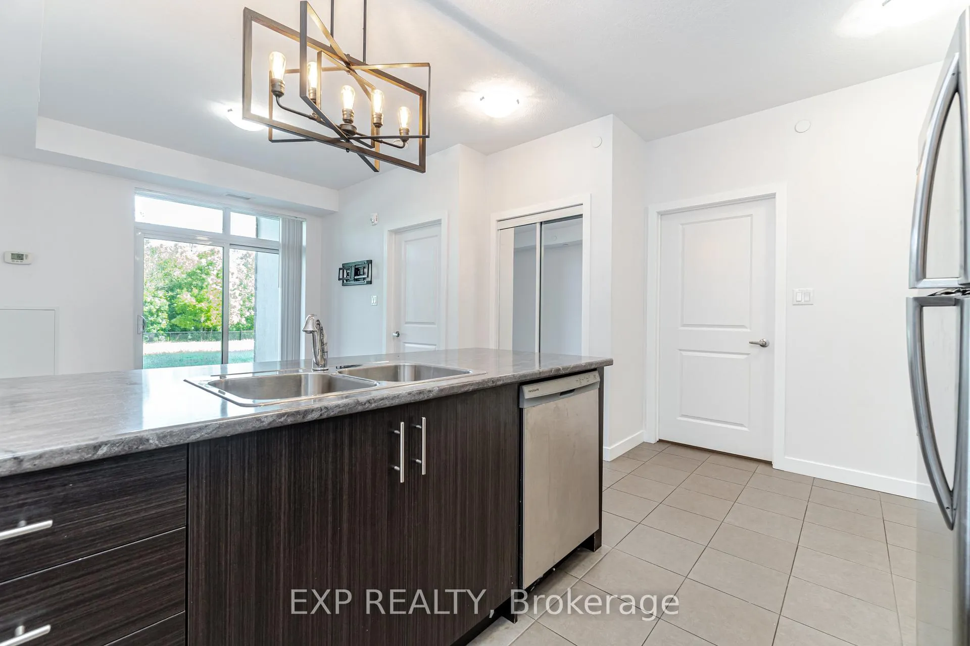 Photo 7 of Unit 121, 125 Shoreview Place, Hamilton, Stoney Creek — HOMEH
