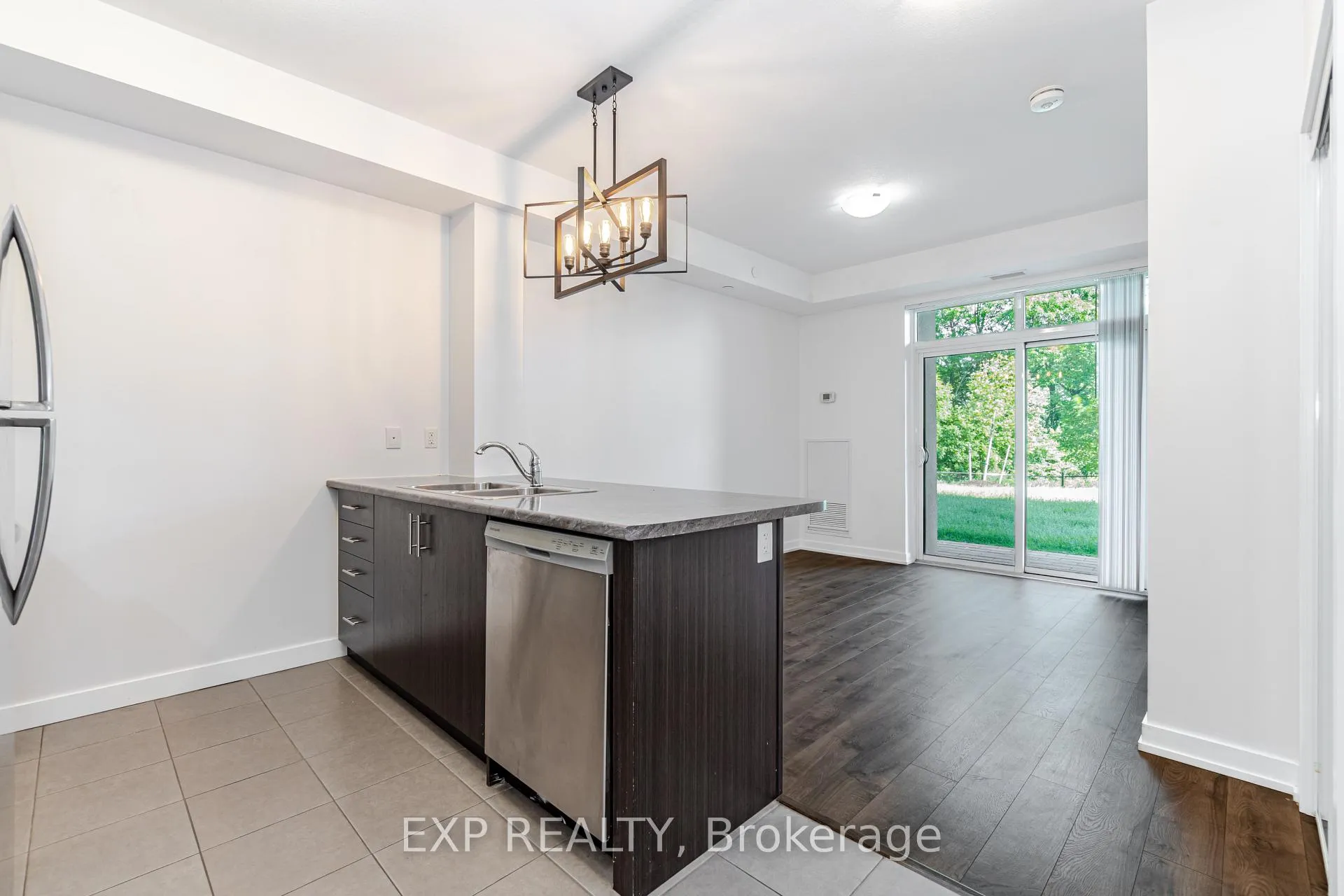 Photo 9 of Unit 121, 125 Shoreview Place, Hamilton, Stoney Creek — HOMEH