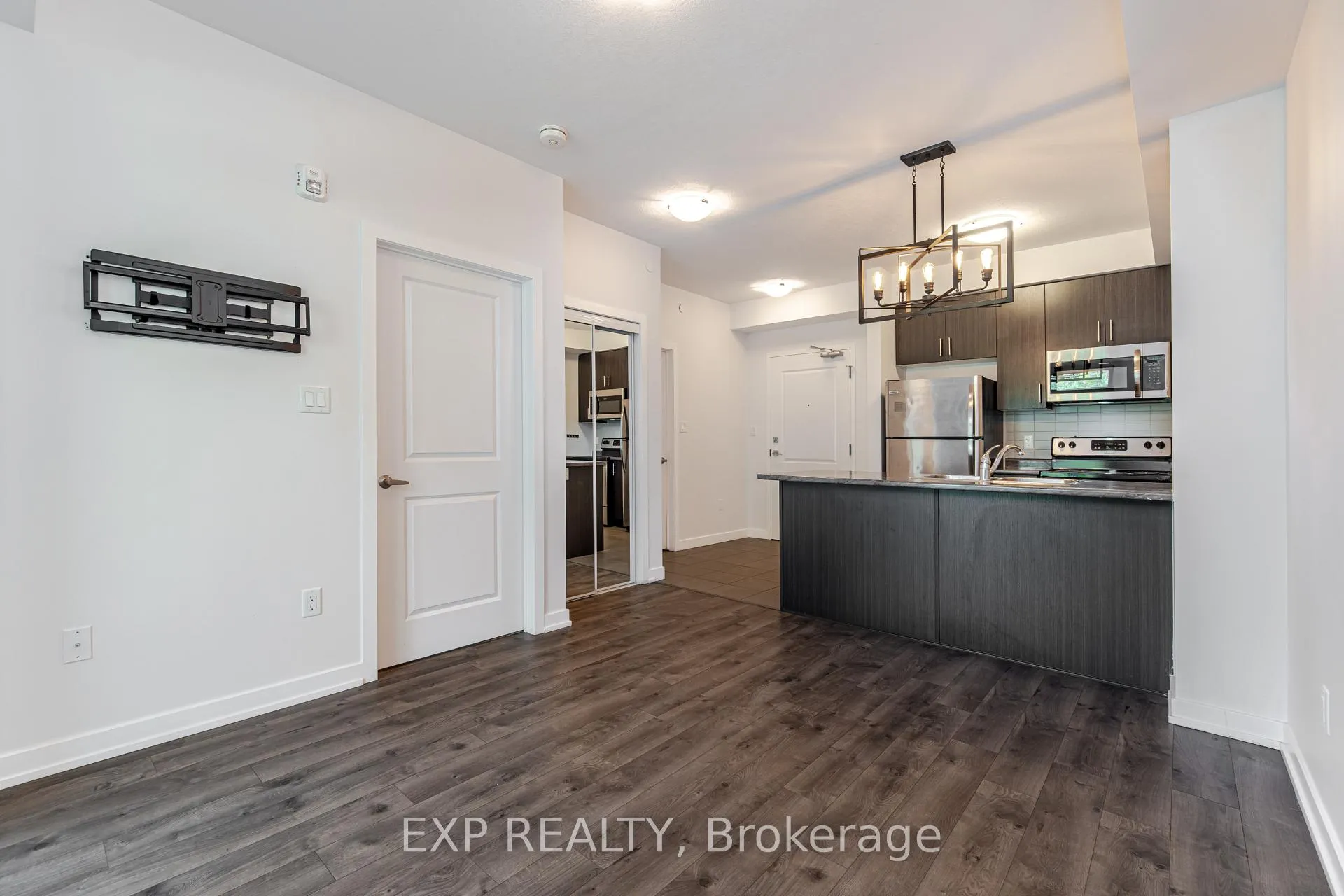 Photo 10 of Unit 121, 125 Shoreview Place, Hamilton, Stoney Creek — HOMEH