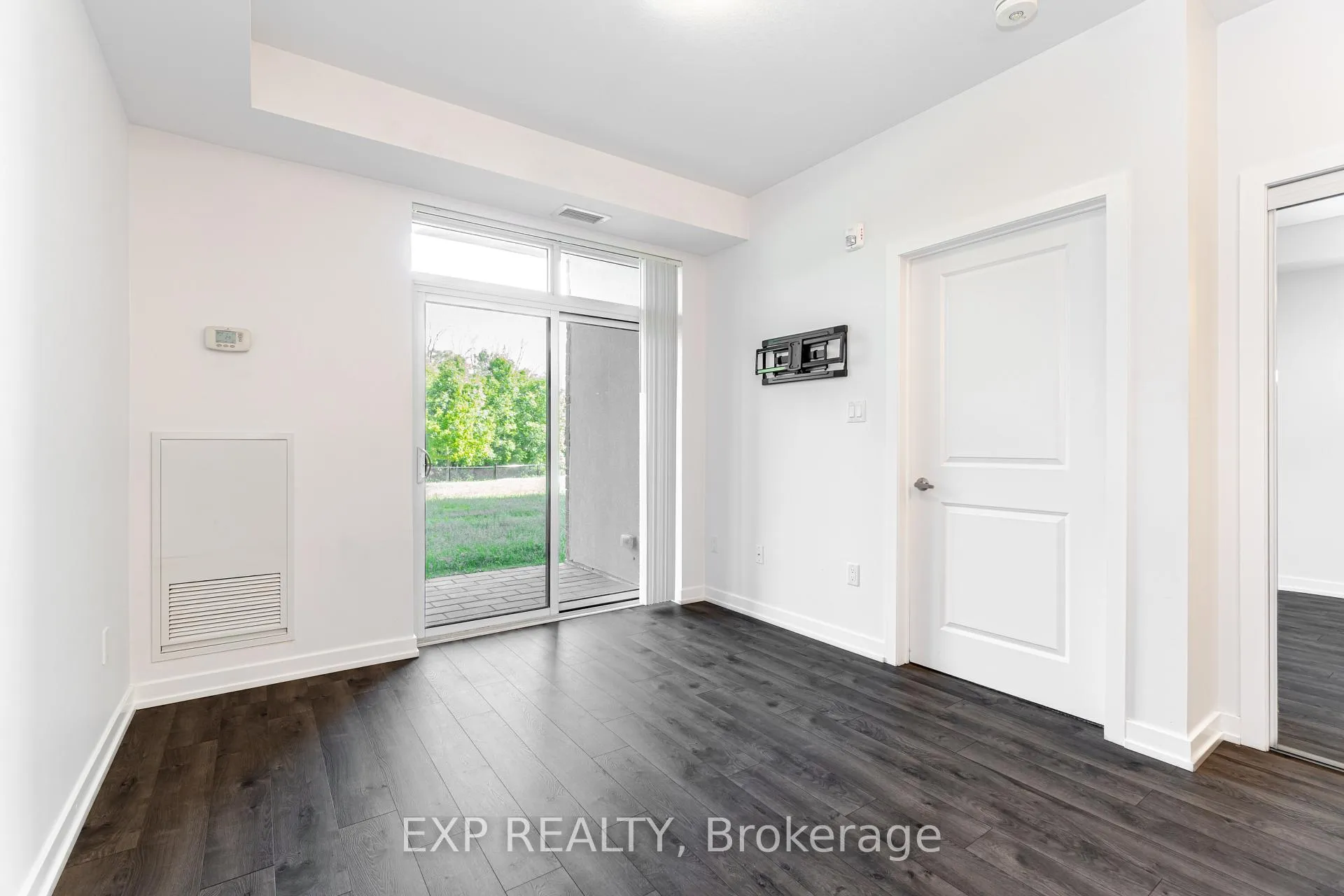 Photo 12 of Unit 121, 125 Shoreview Place, Hamilton, Stoney Creek — HOMEH
