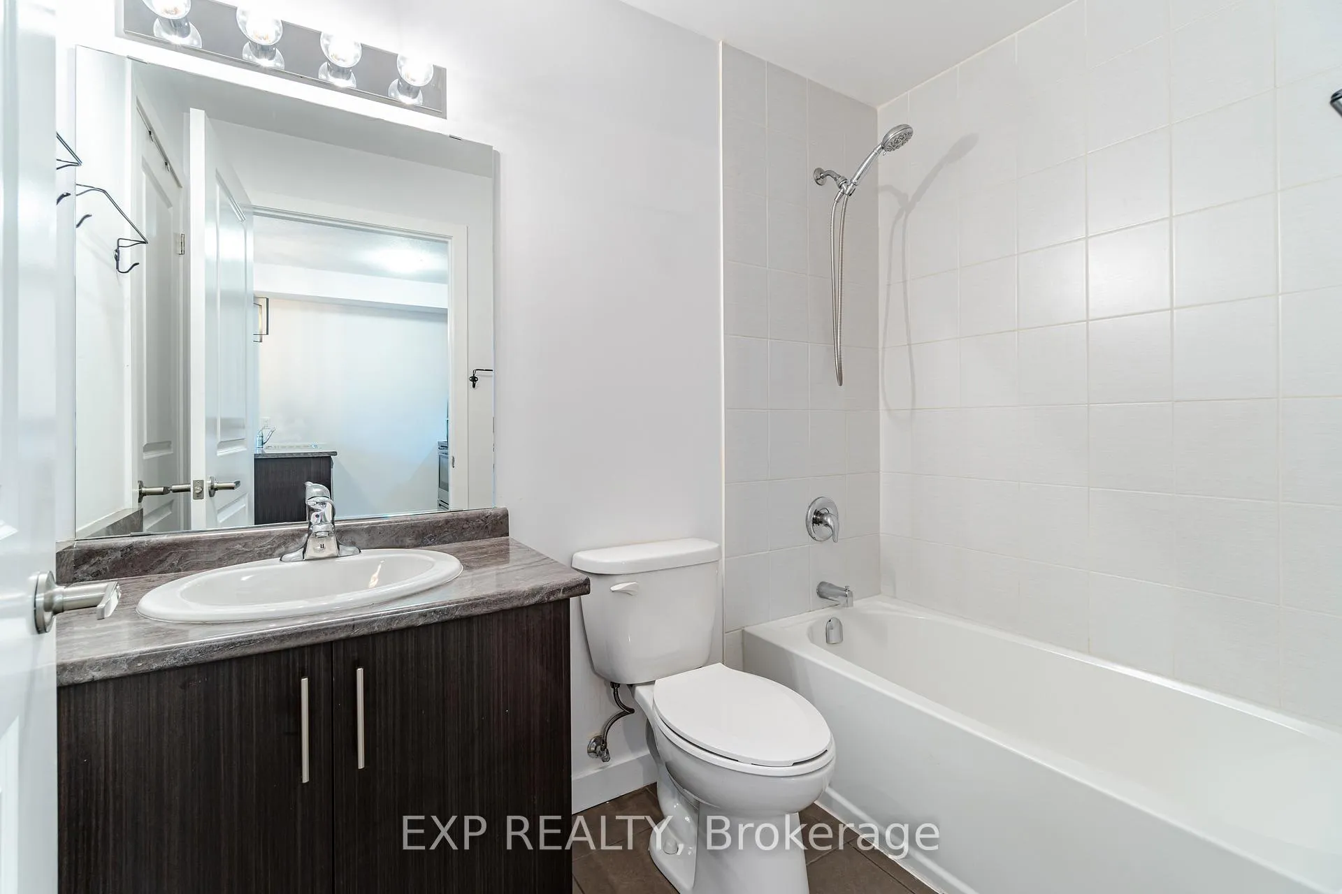 Photo 13 of Unit 121, 125 Shoreview Place, Hamilton, Stoney Creek — HOMEH