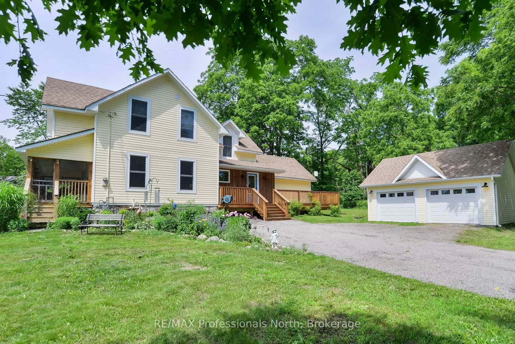 Photo 3 of 325 McPherson Street, Gravenhurst, Muskoka (S) — HOMEH