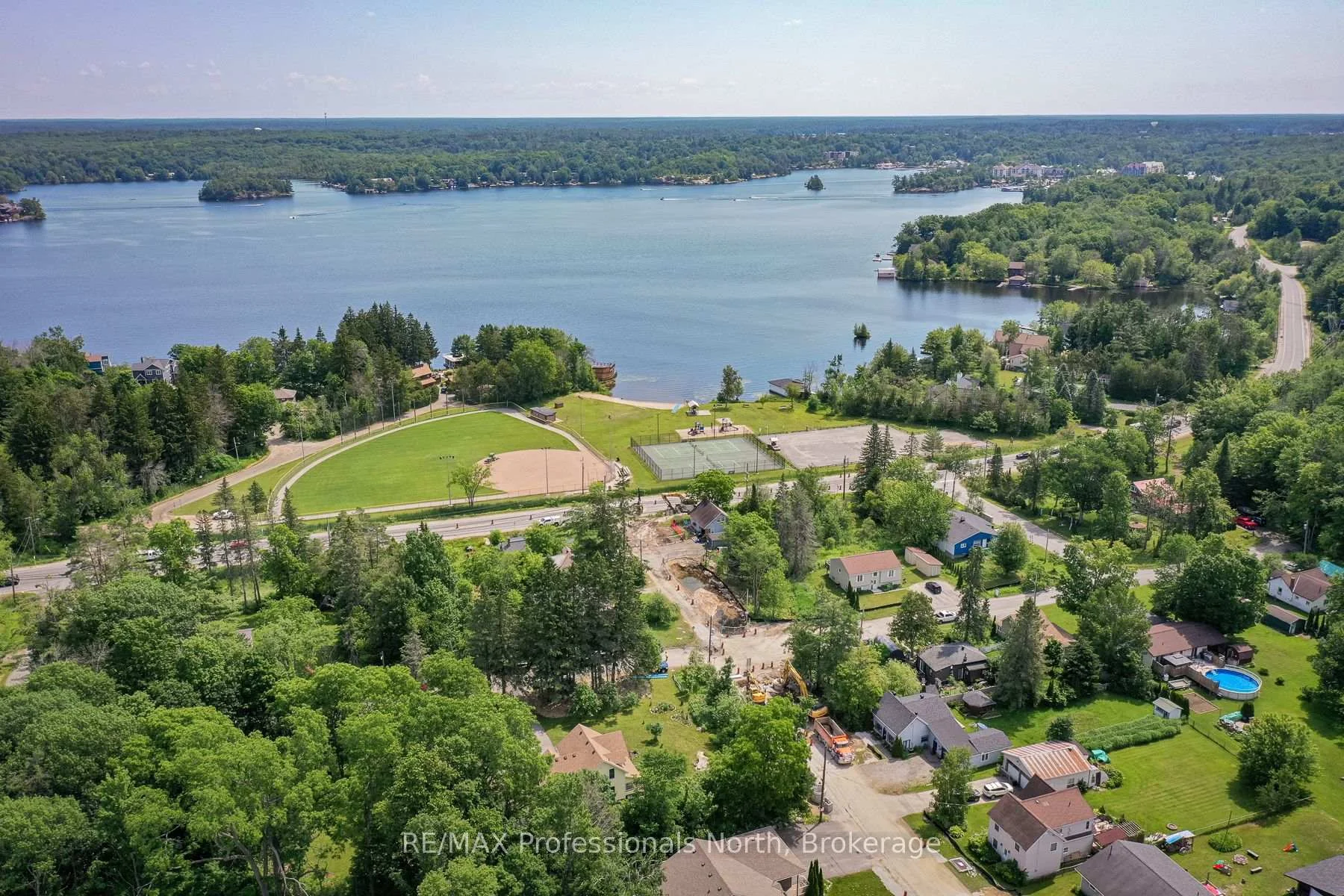 Photo 8 of 325 McPherson Street, Gravenhurst, Muskoka (S) — HOMEH