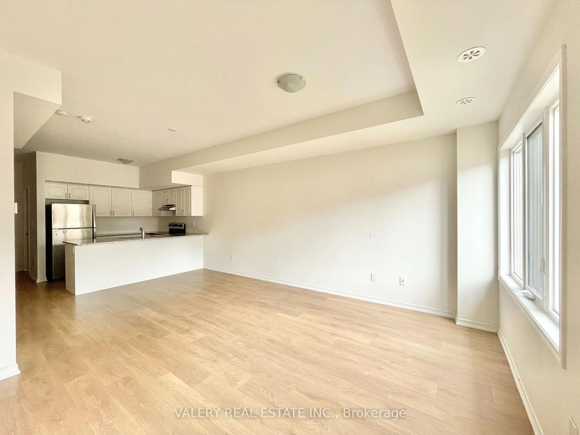Photo 4 of 157 Danzatore Path, Oshawa, Windfields — HOMEH