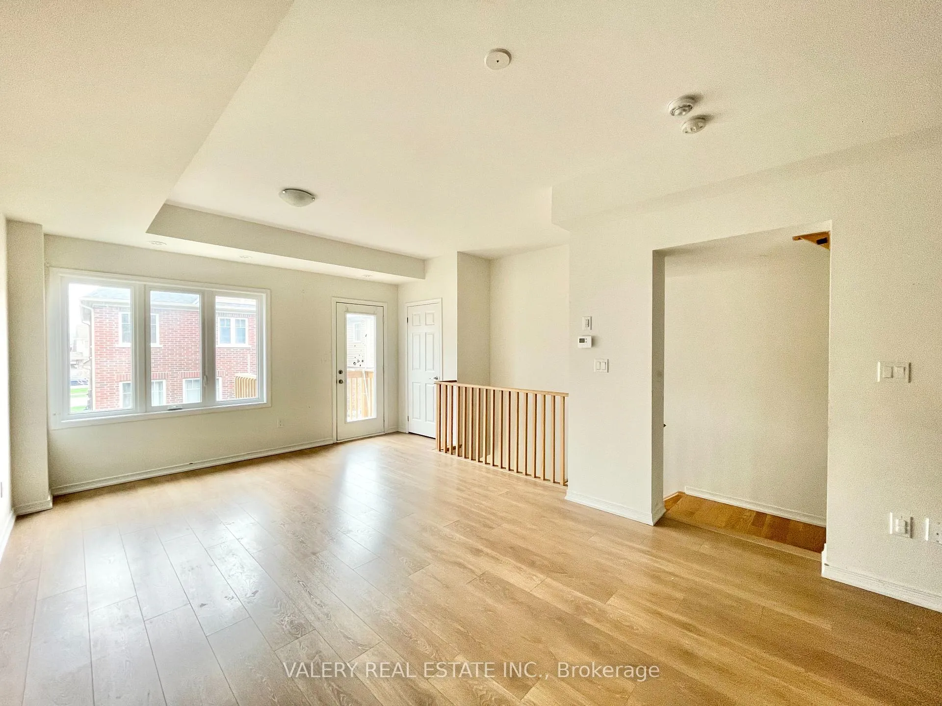 Photo 6 of 157 Danzatore Path, Oshawa, Windfields — HOMEH