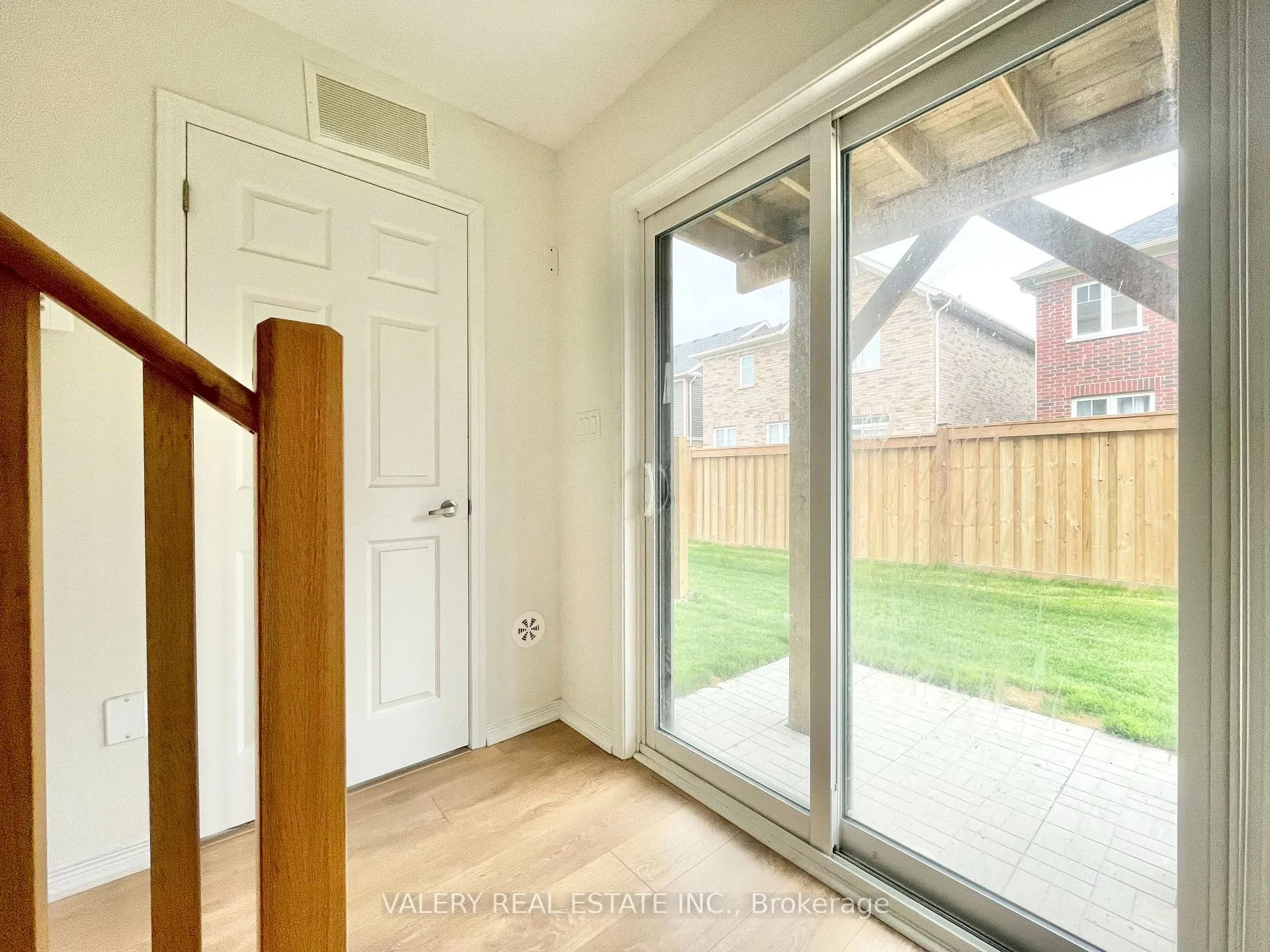 Photo 8 of 157 Danzatore Path, Oshawa, Windfields — HOMEH