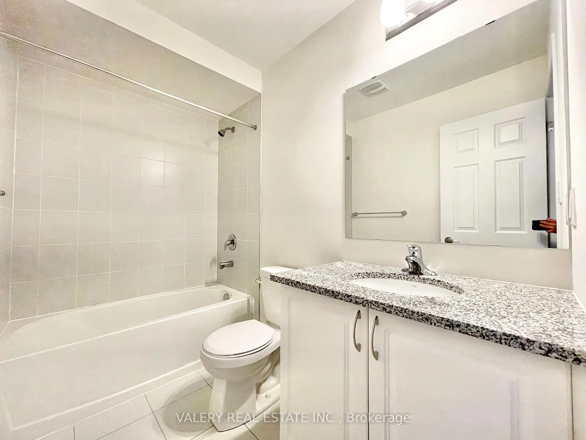Photo 16 of 157 Danzatore Path, Oshawa, Windfields — HOMEH