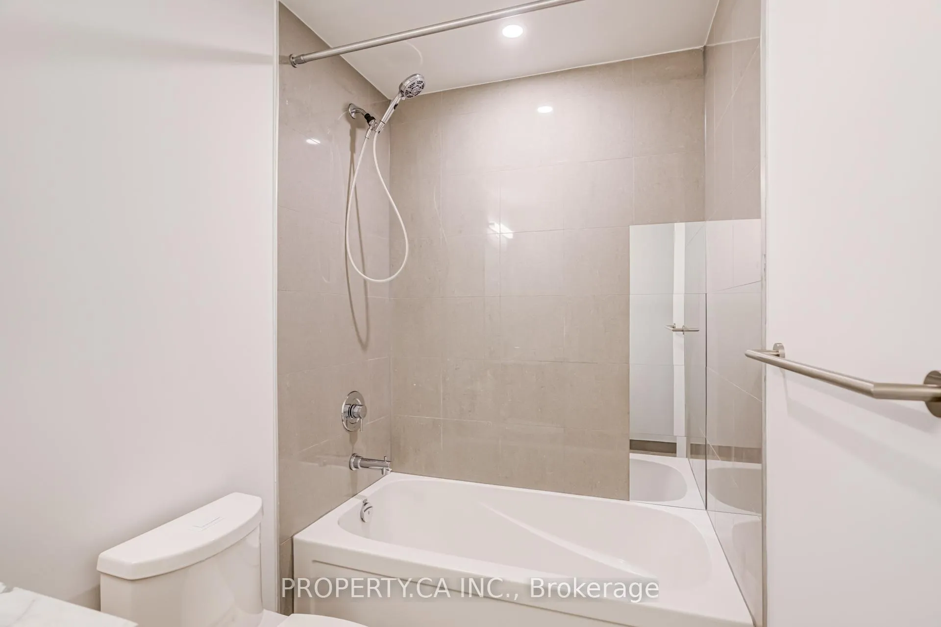 Photo 7 of Unit 419, 15 Queens Quay E, Toronto, Waterfront Communities — HOMEH
