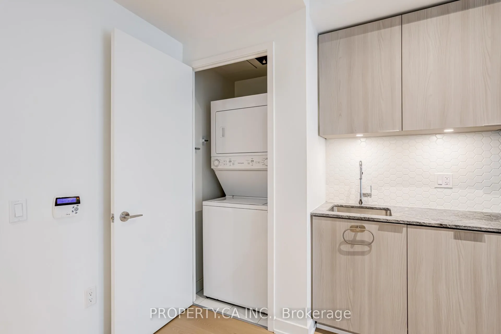 Photo 8 of Unit 419, 15 Queens Quay E, Toronto, Waterfront Communities — HOMEH