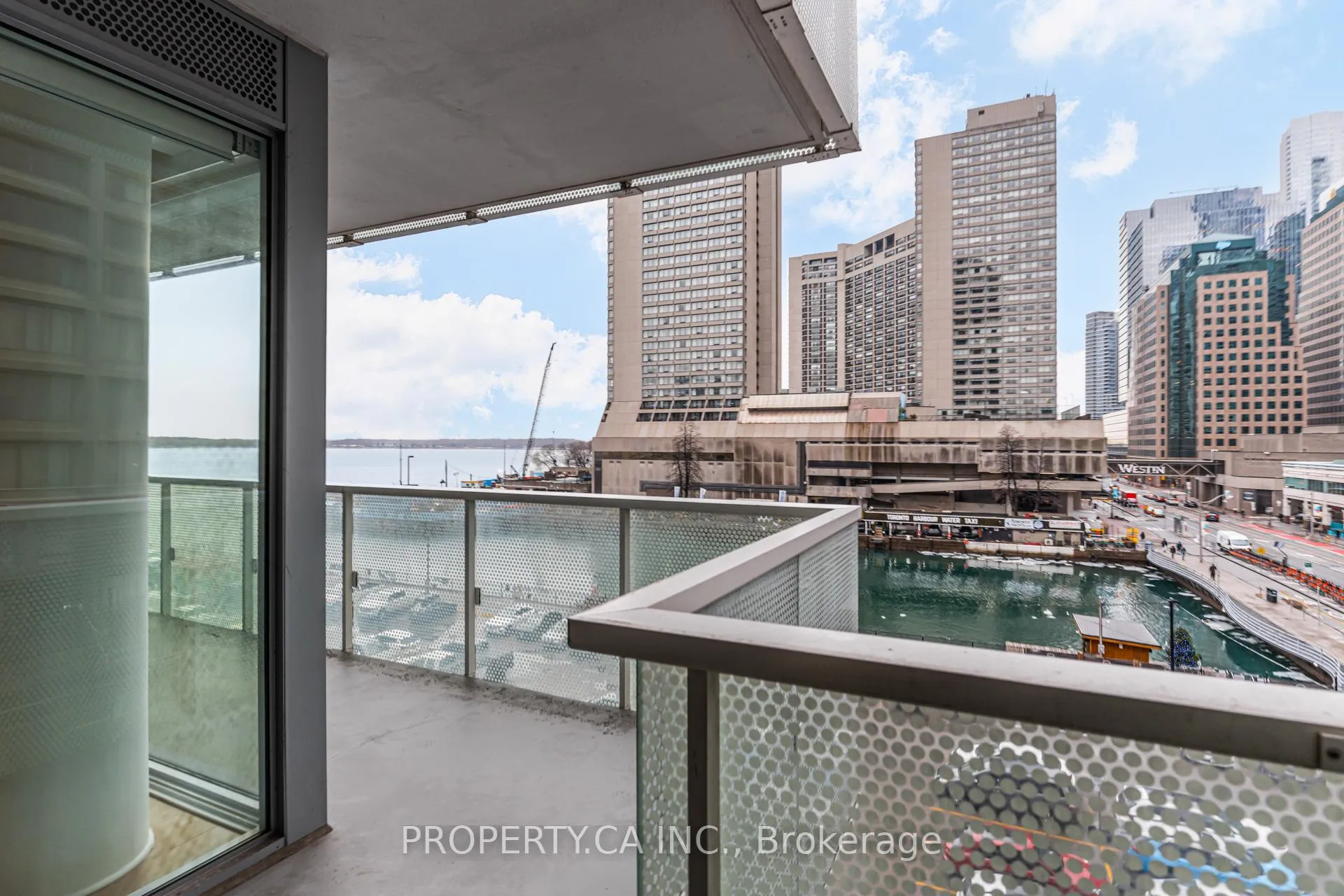 Photo 11 of Unit 419, 15 Queens Quay E, Toronto, Waterfront Communities — HOMEH