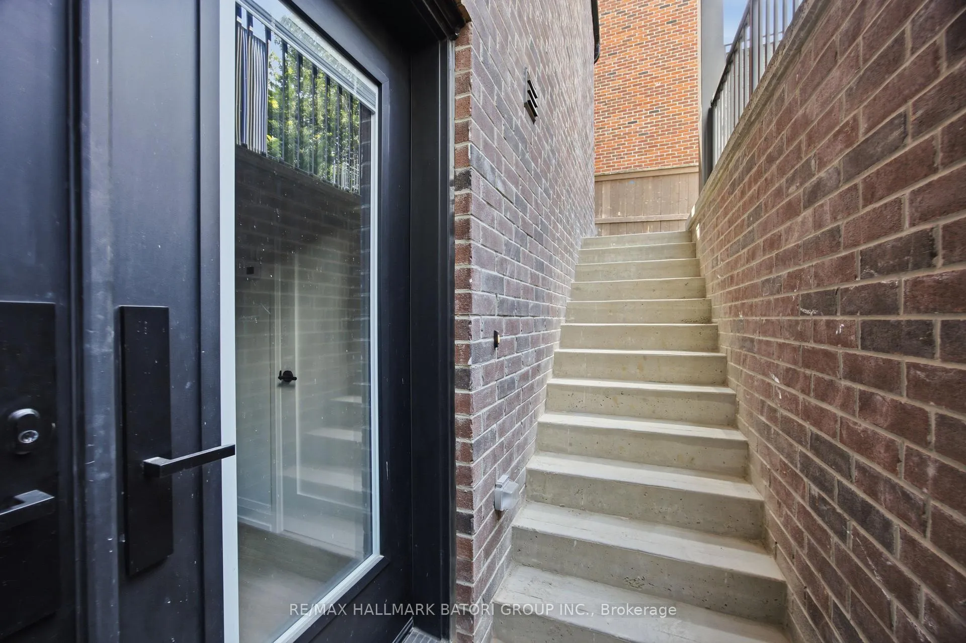 Photo 4 of Unit 5, 56 Camberwell Road, Toronto, Humewood-Cedarvale — HOMEH