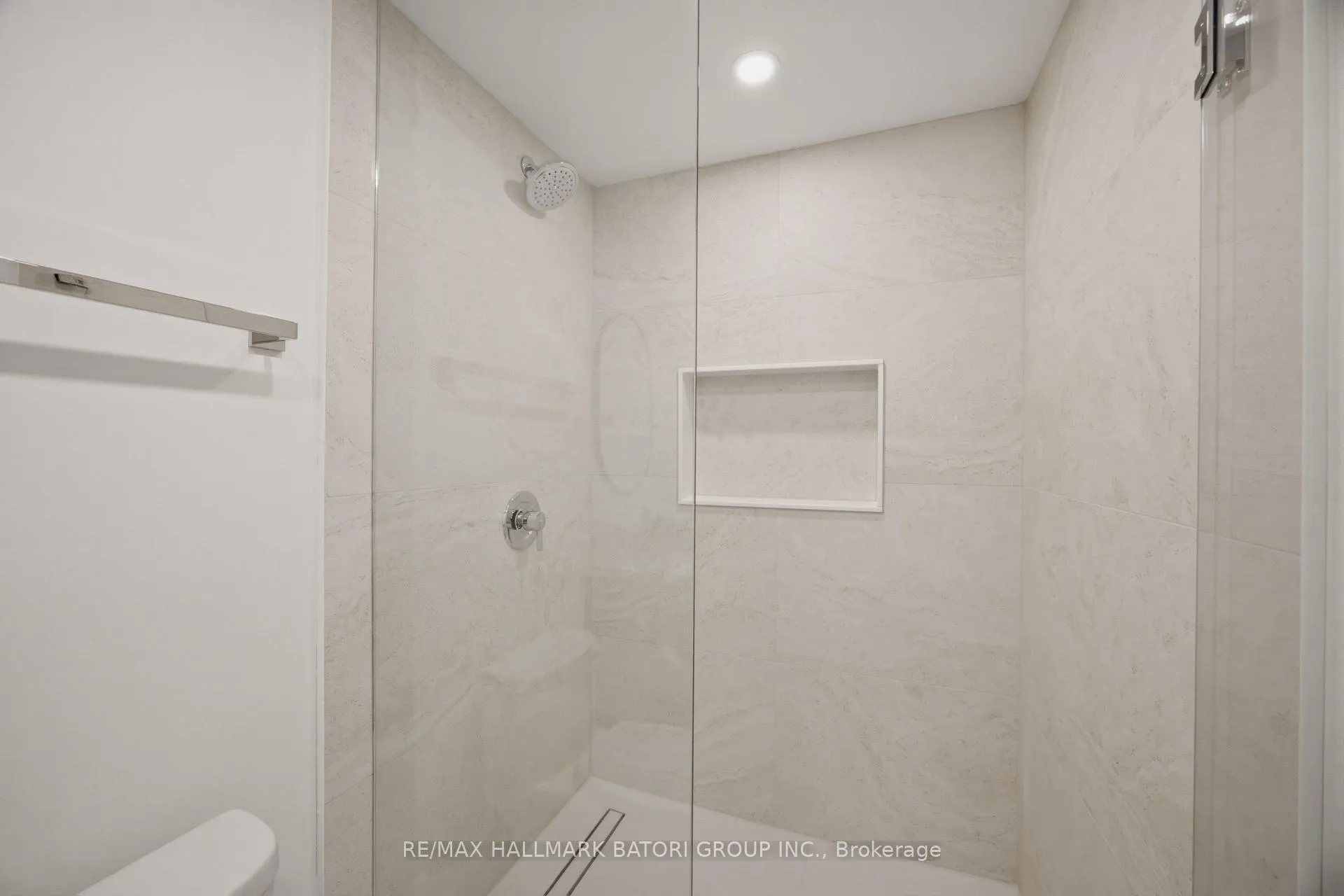 Photo 17 of Unit 5, 56 Camberwell Road, Toronto, Humewood-Cedarvale — HOMEH