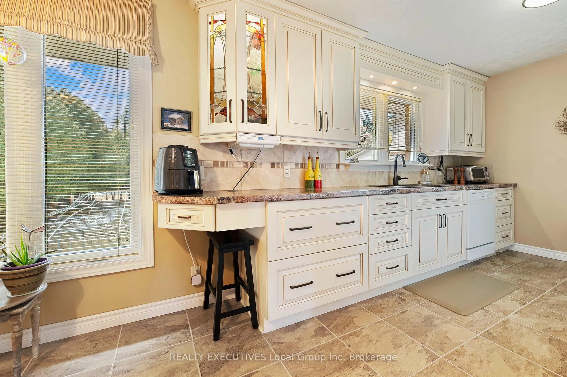 Photo 8 of 1005 Pinecreek Road S, Callander — HOMEH