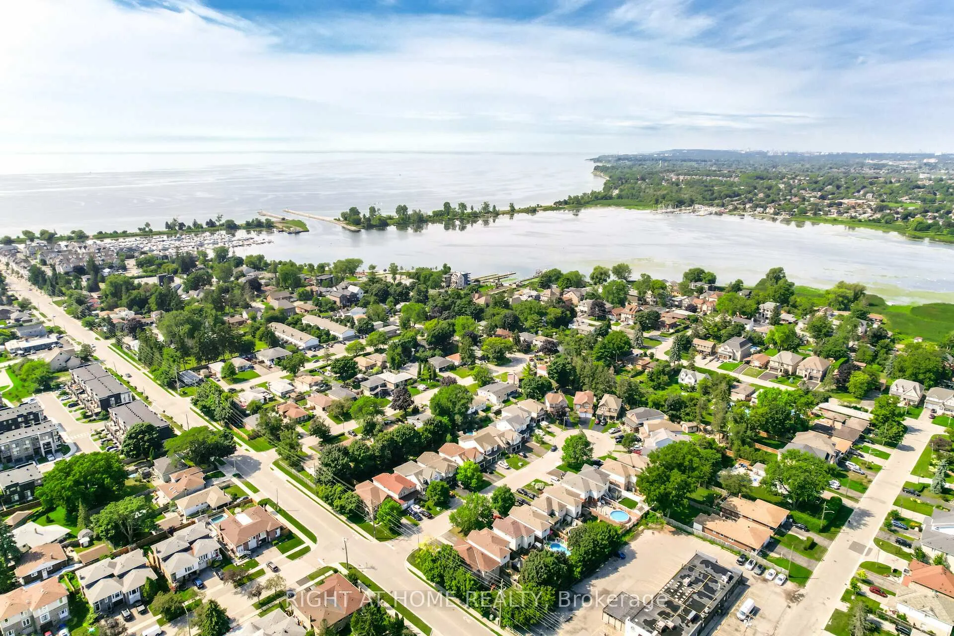 Photo 3 of 819 Fairview Avenue, Pickering, Bay Ridges — HOMEH