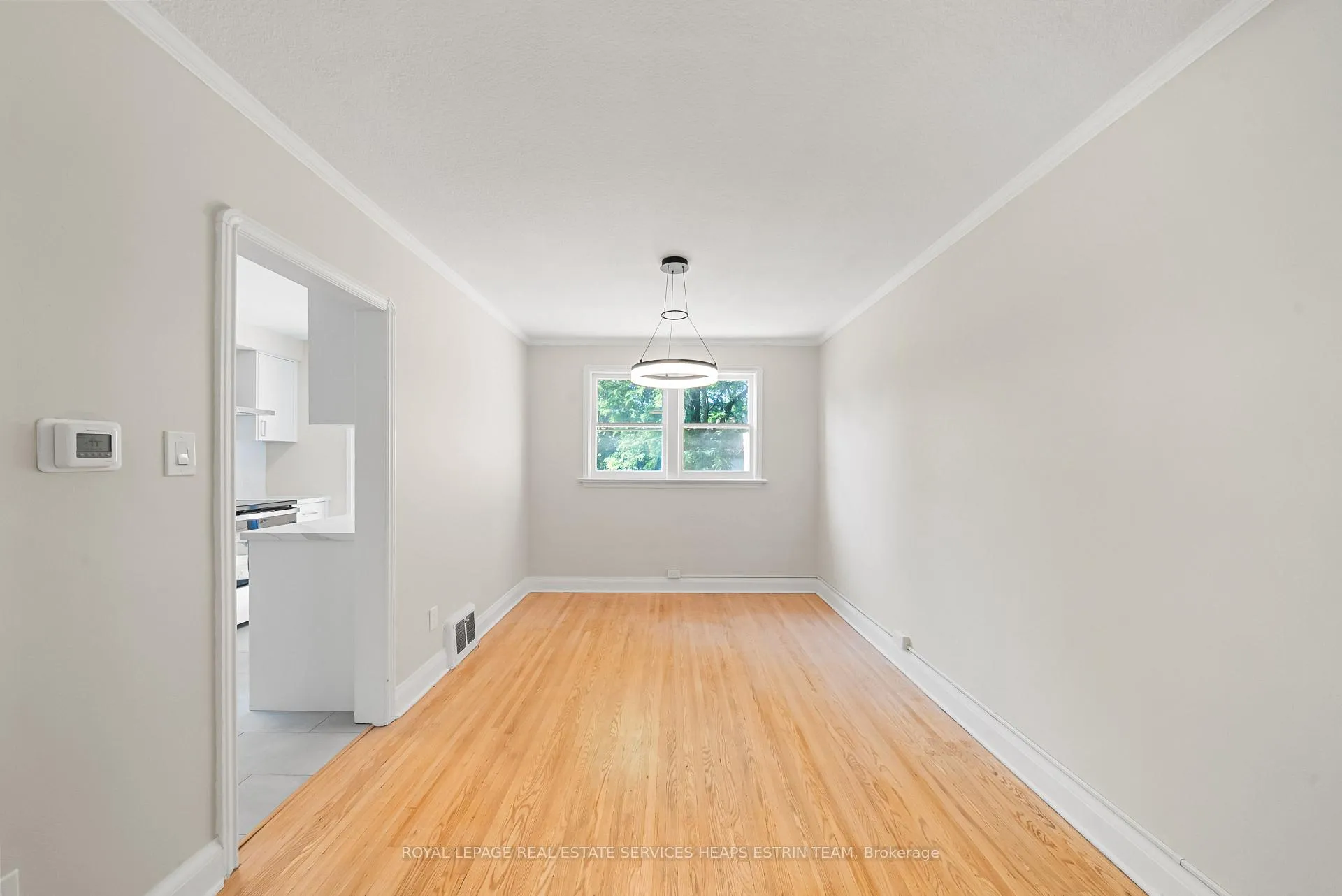 Photo 5 of Unit Upper, 21 Thursfield Crescent, Toronto, Leaside — HOMEH