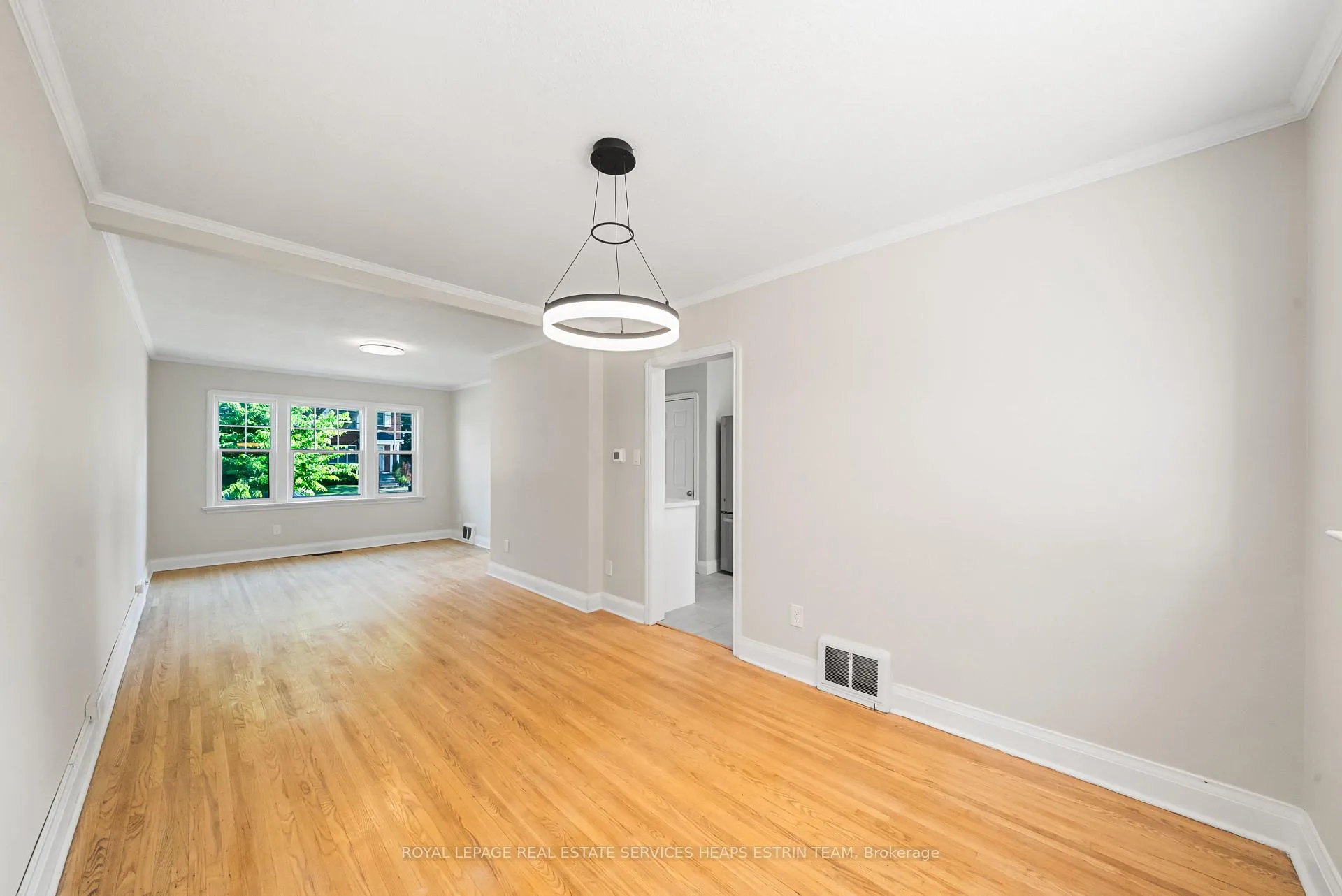 Photo 7 of Unit Upper, 21 Thursfield Crescent, Toronto, Leaside — HOMEH