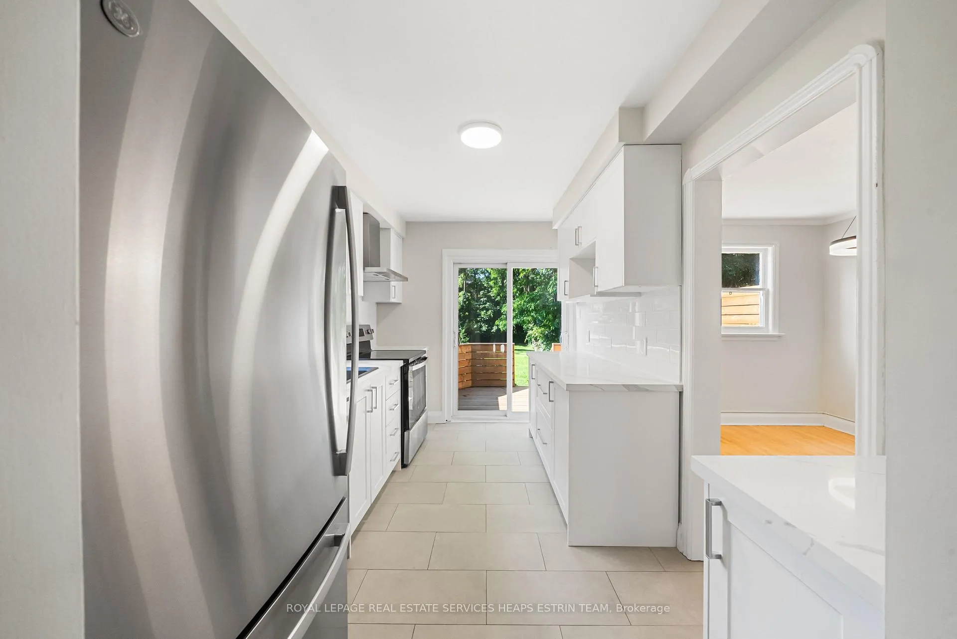 Photo 8 of Unit Upper, 21 Thursfield Crescent, Toronto, Leaside — HOMEH