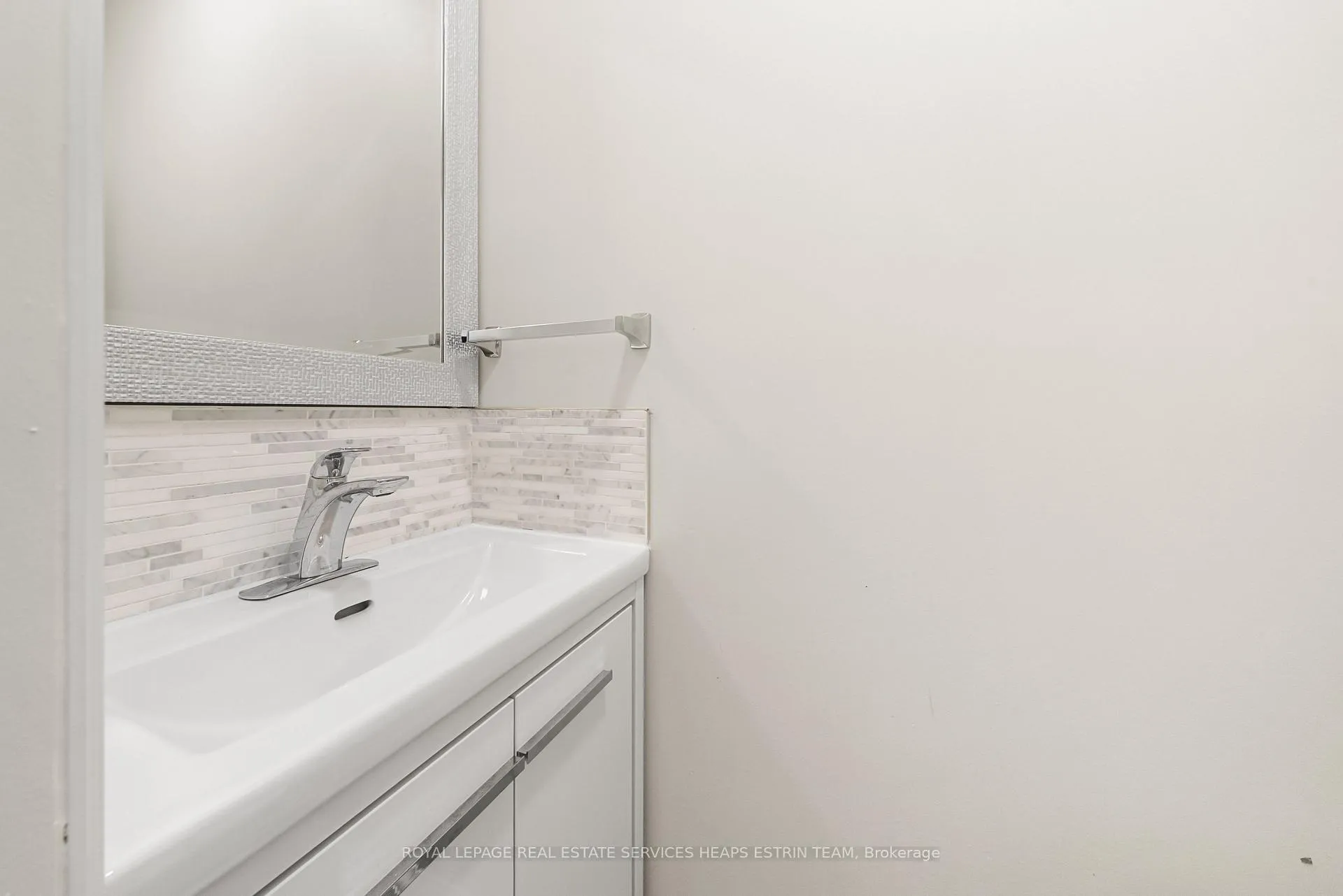 Photo 12 of Unit Upper, 21 Thursfield Crescent, Toronto, Leaside — HOMEH