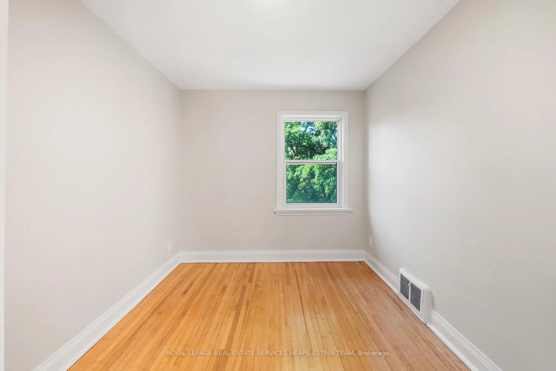 Photo 16 of Unit Upper, 21 Thursfield Crescent, Toronto, Leaside — HOMEH