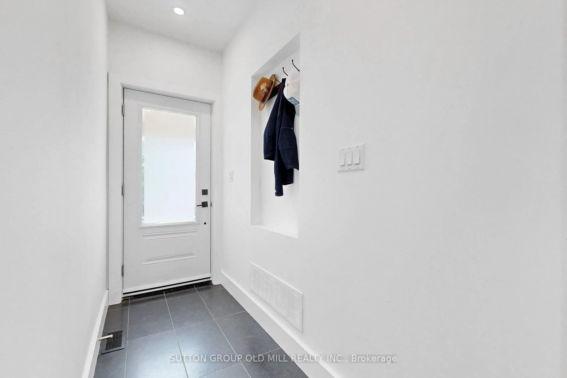 Photo 4 of 90 Fermanagh Avenue, Toronto, Roncesvalles — HOMEH