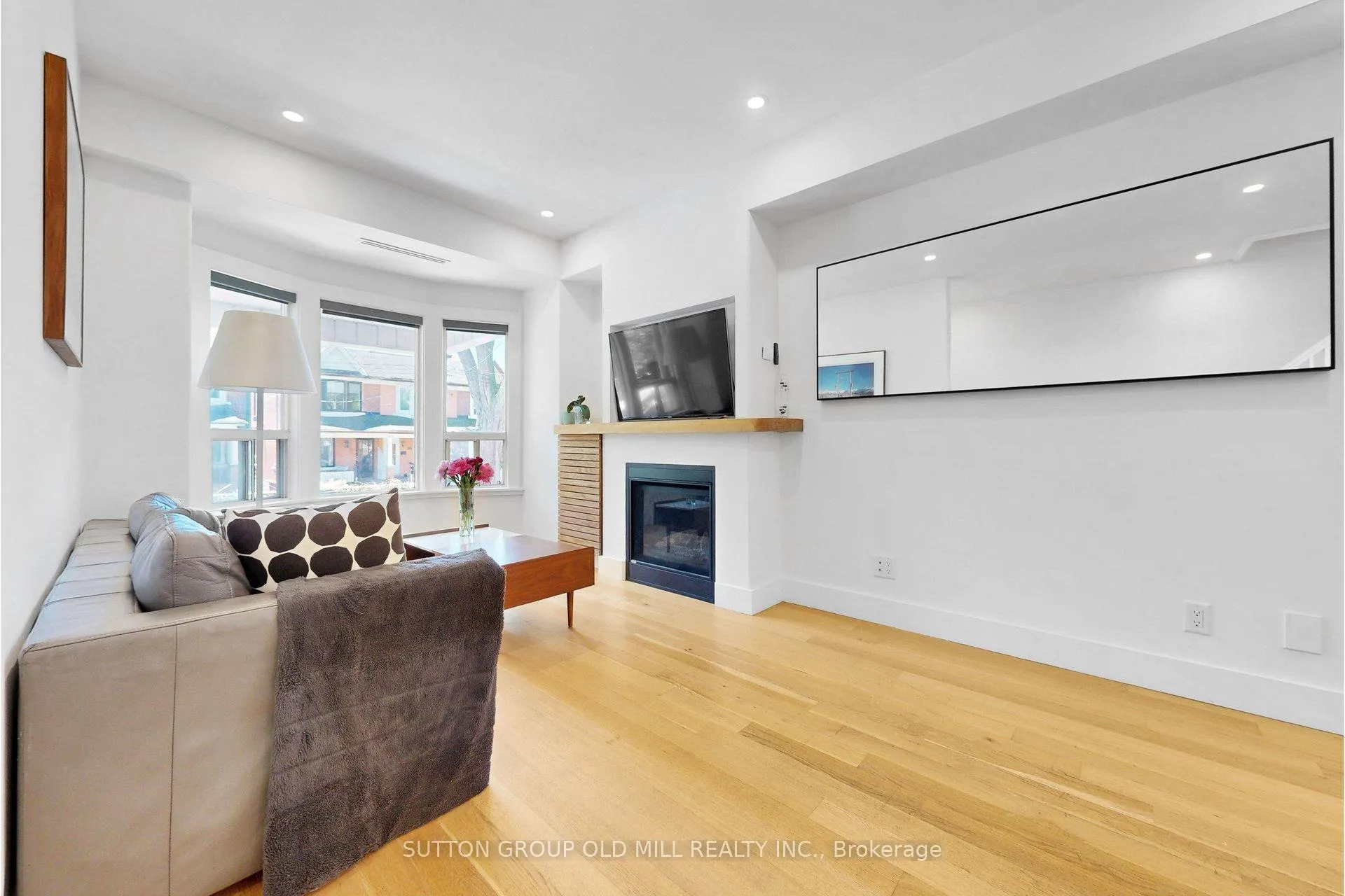 Photo 6 of 90 Fermanagh Avenue, Toronto, Roncesvalles — HOMEH