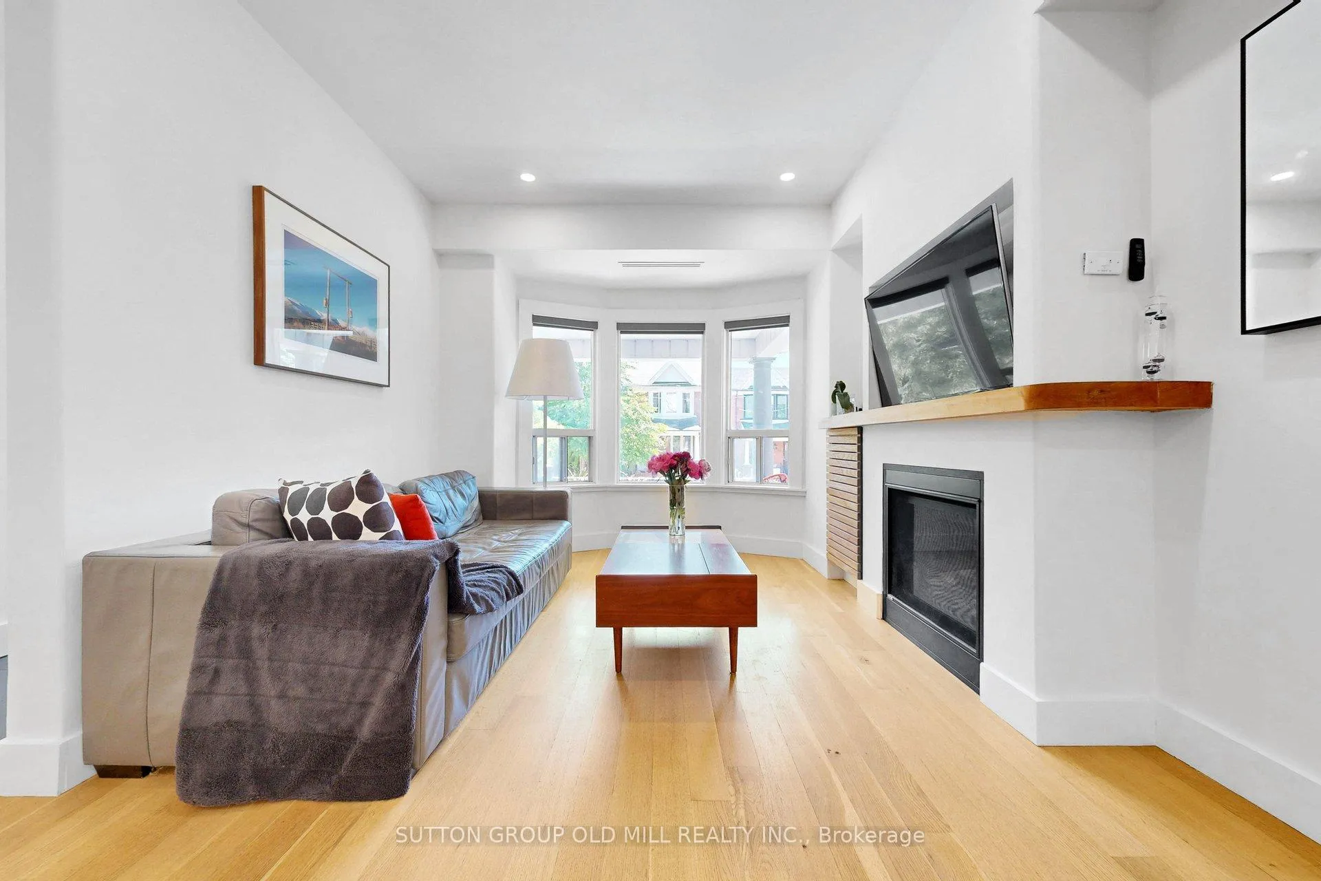 Photo 7 of 90 Fermanagh Avenue, Toronto, Roncesvalles — HOMEH