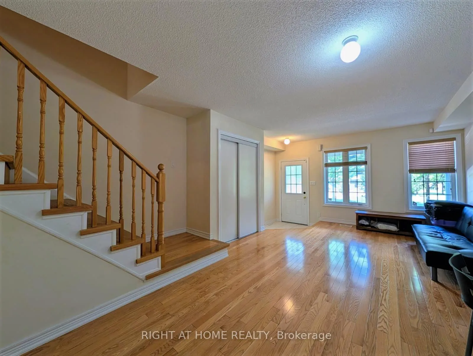 Photo 11 of 279 Caboto Trail, Markham, Village Green-South Unionville — HOMEH