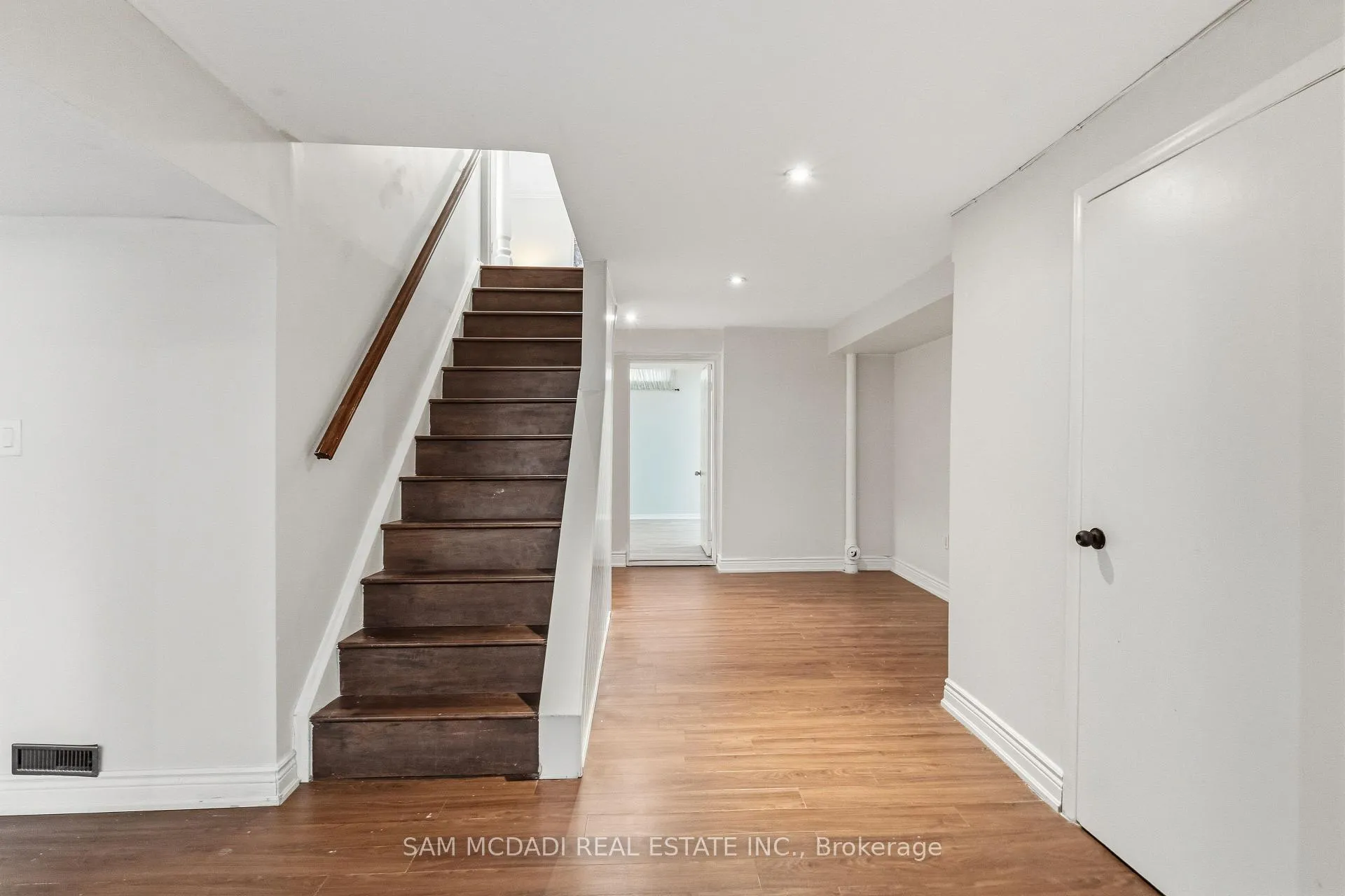 Photo 32 of 6643 Mockingbird Lane, Mississauga, Lisgar — HOMEH