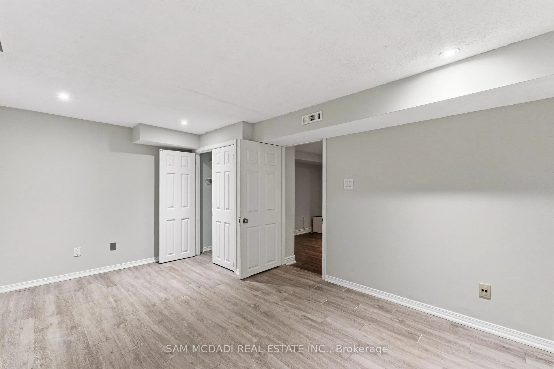Photo 36 of 6643 Mockingbird Lane, Mississauga, Lisgar — HOMEH