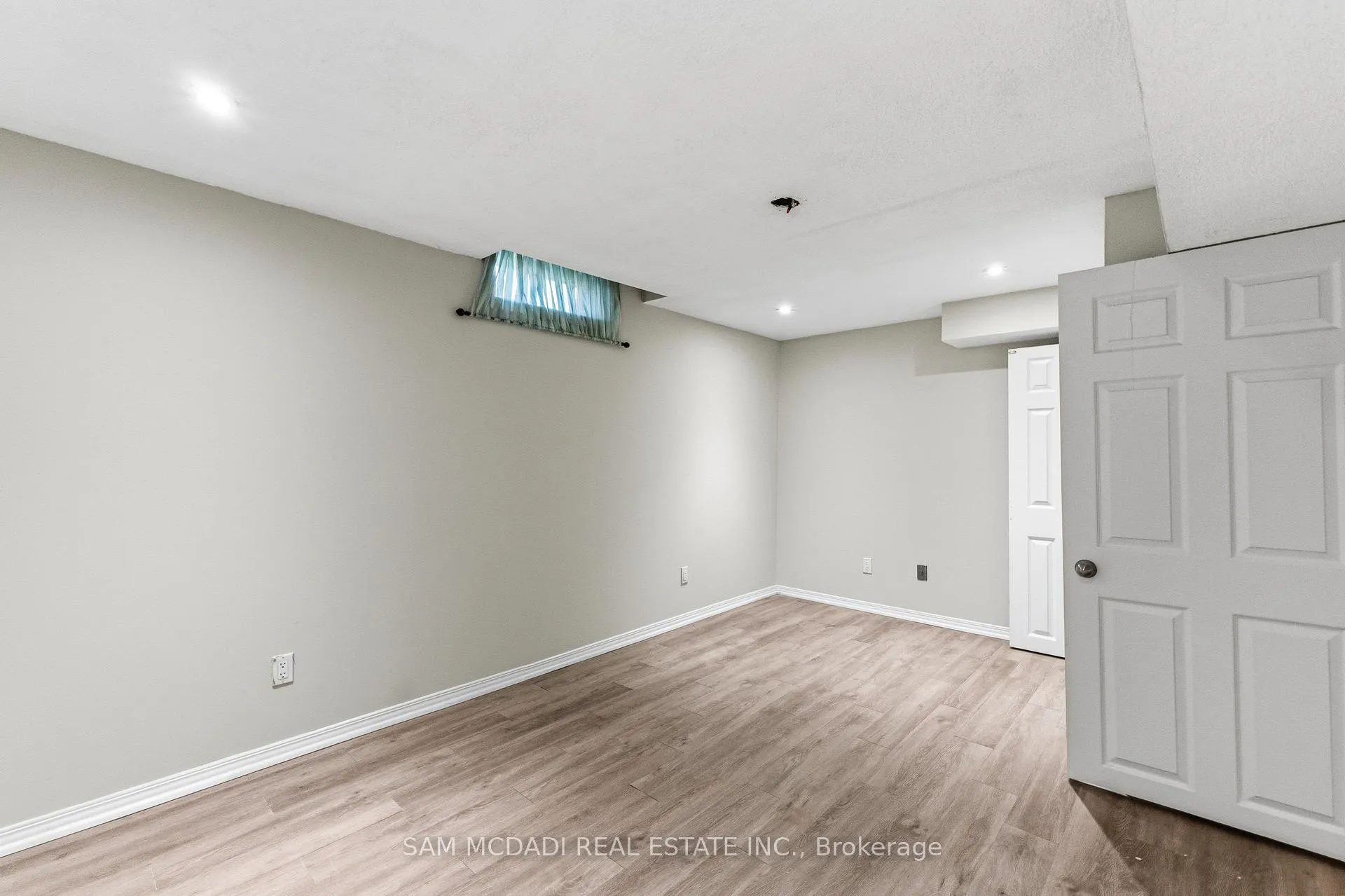 Photo 37 of 6643 Mockingbird Lane, Mississauga, Lisgar — HOMEH