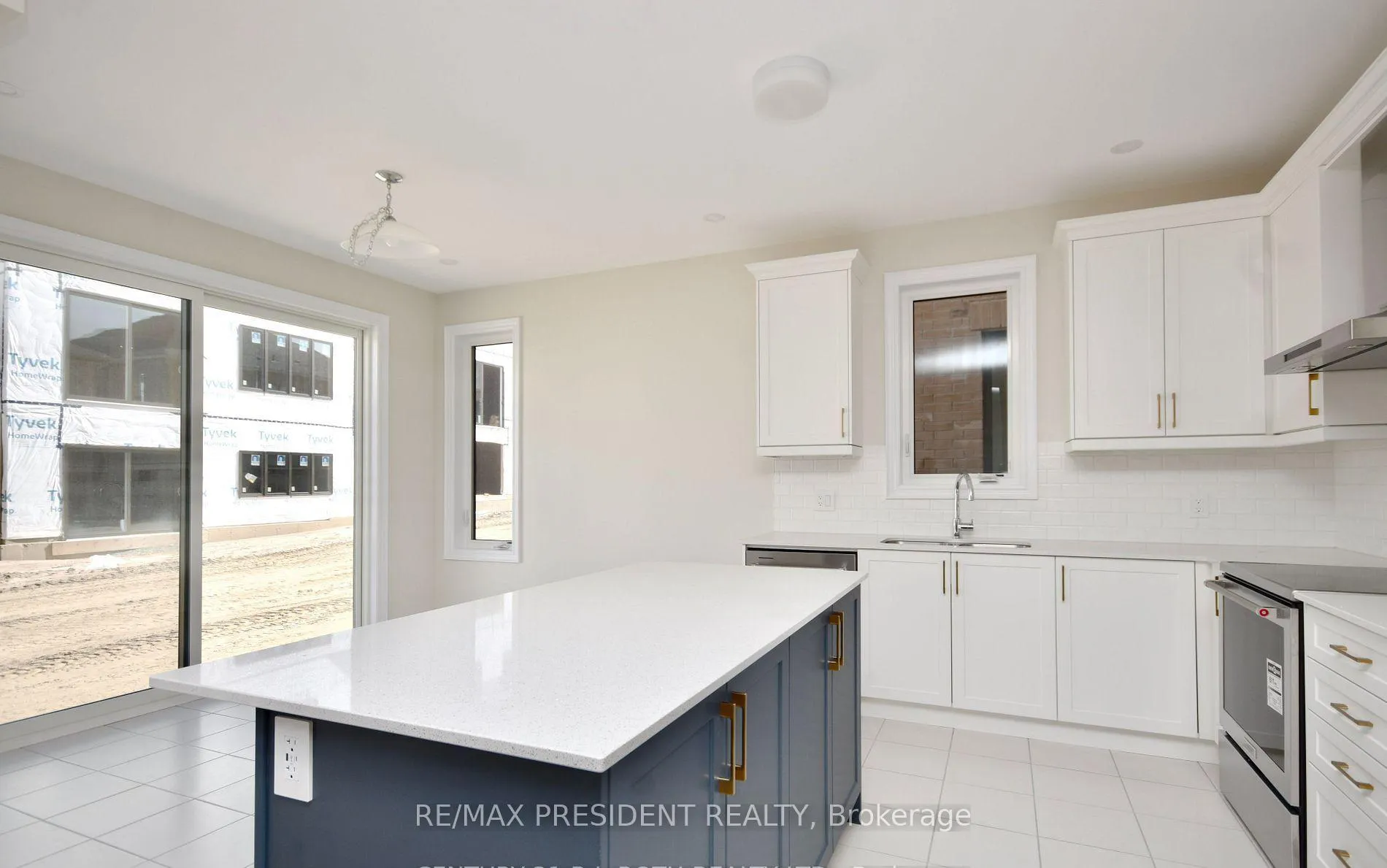 Photo 2 of 85 Bearberry Road, Springwater, Midhurst — HOMEH