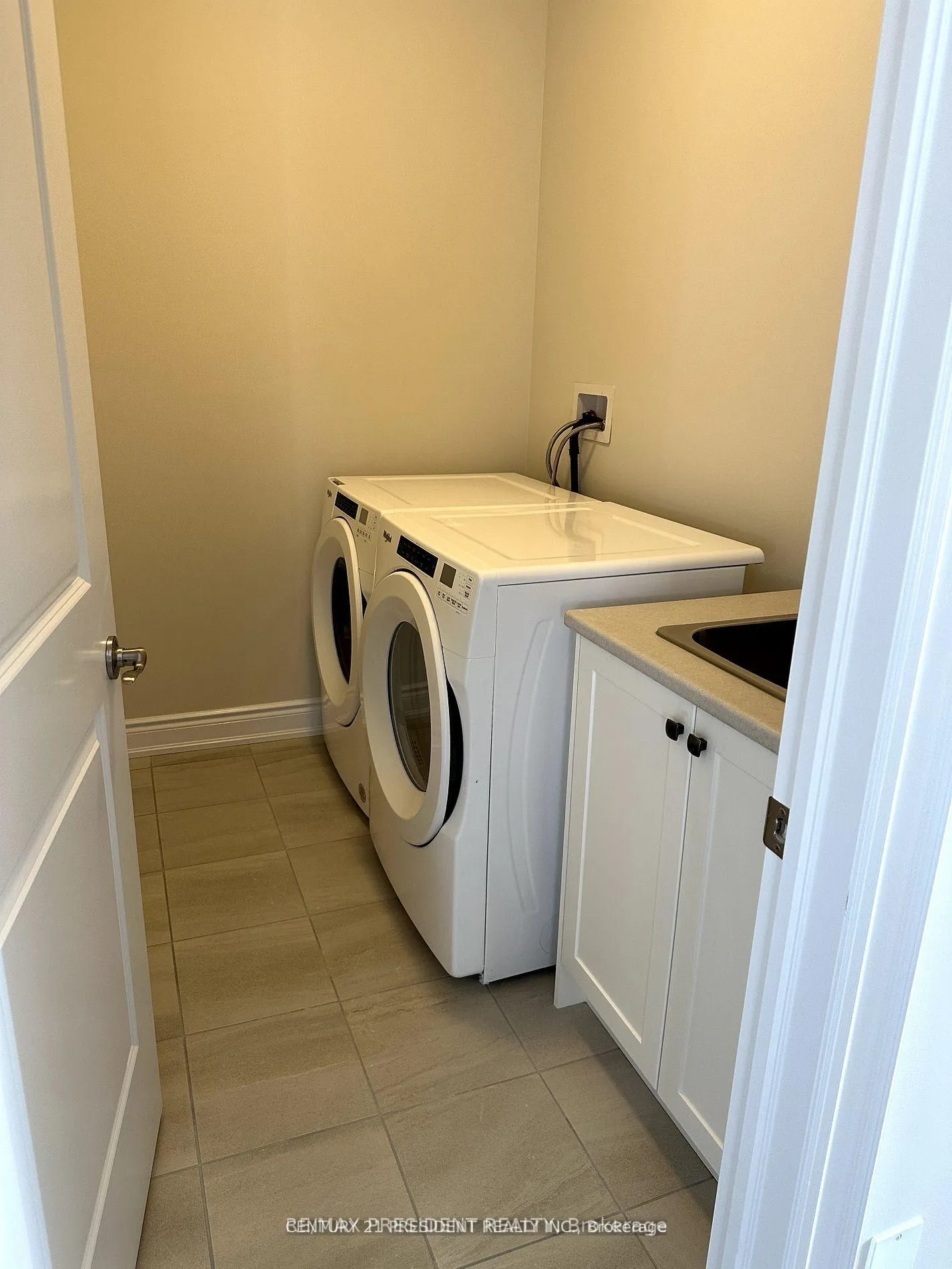 Photo 9 of 85 Bearberry Road, Springwater, Midhurst — HOMEH