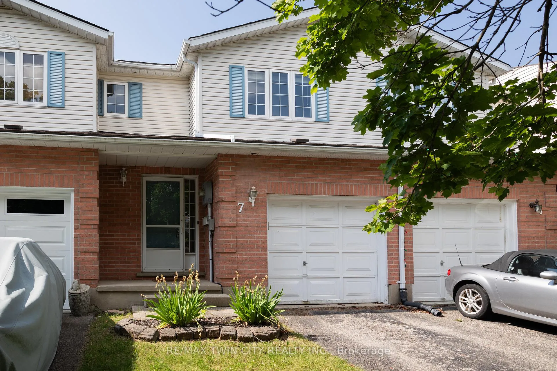Photo 2 of 7 Graystone Court, Brant, Paris — HOMEH
