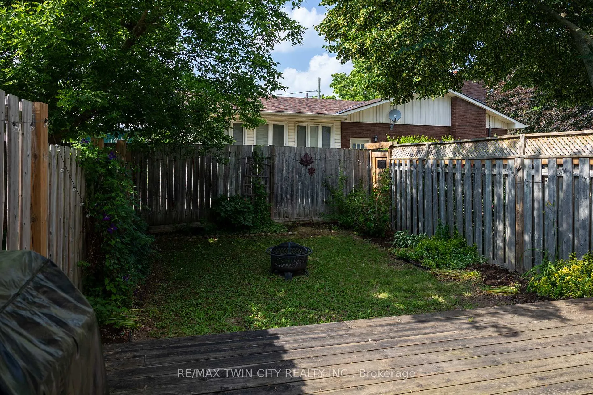 Photo 3 of 7 Graystone Court, Brant, Paris — HOMEH