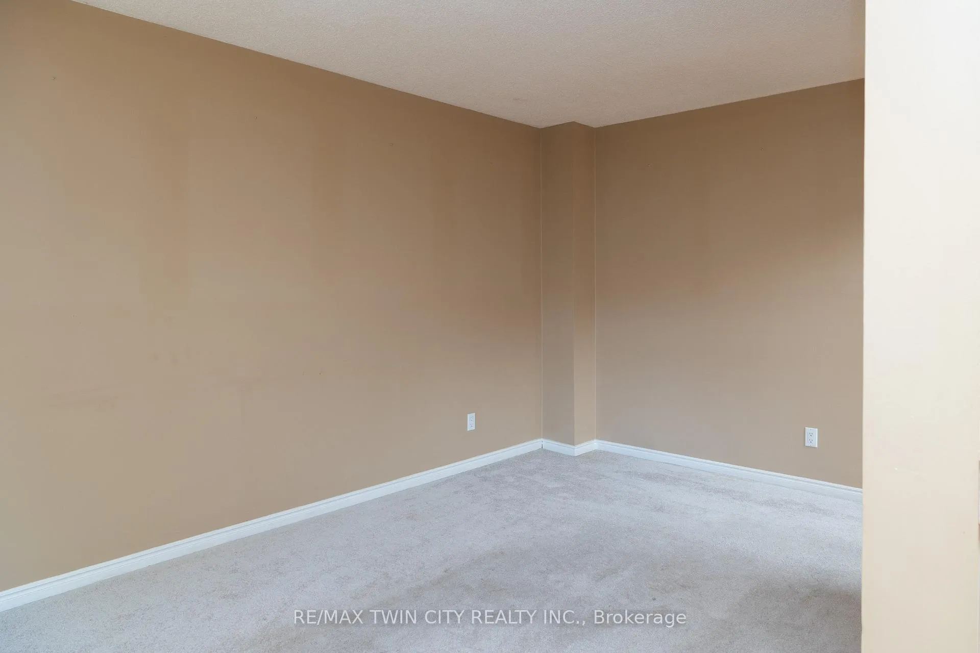 Photo 5 of 7 Graystone Court, Brant, Paris — HOMEH