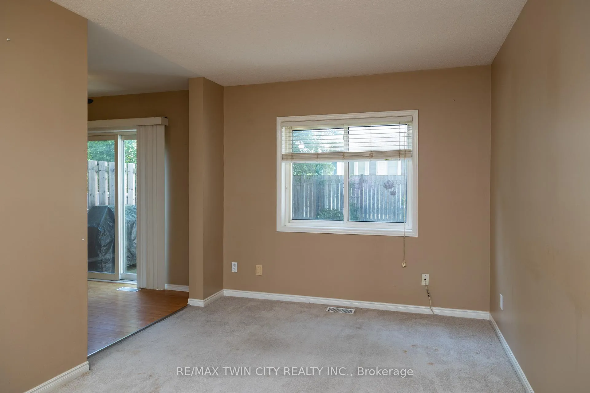 Photo 6 of 7 Graystone Court, Brant, Paris — HOMEH