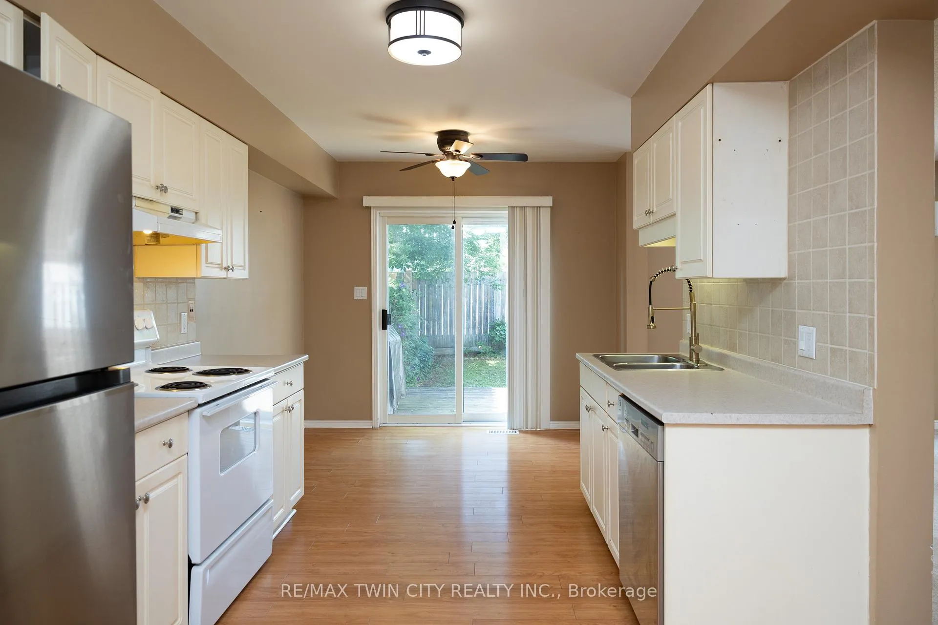Photo 8 of 7 Graystone Court, Brant, Paris — HOMEH