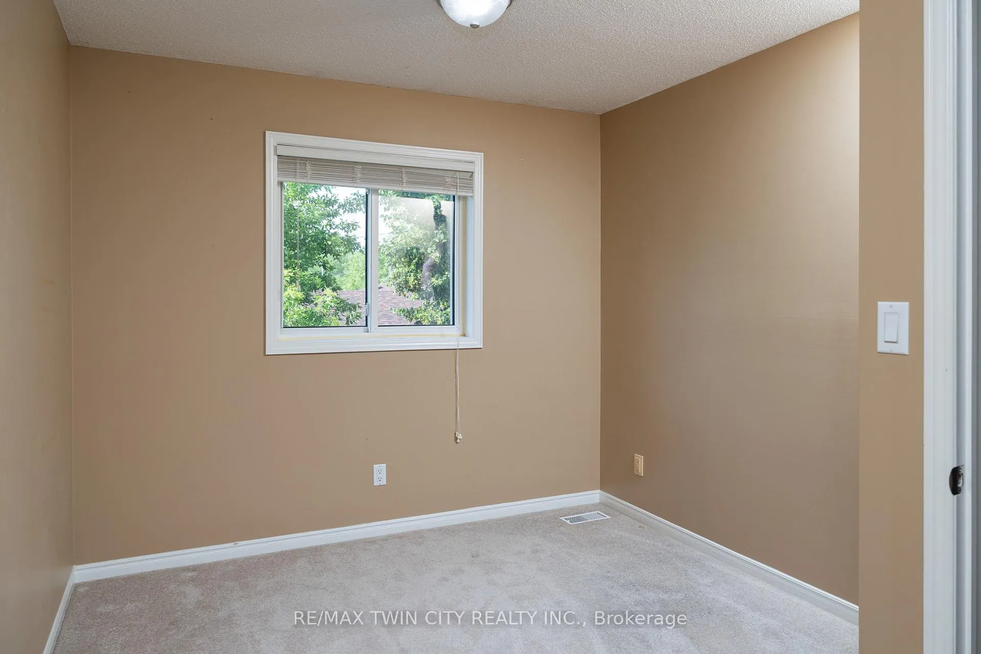Photo 14 of 7 Graystone Court, Brant, Paris — HOMEH