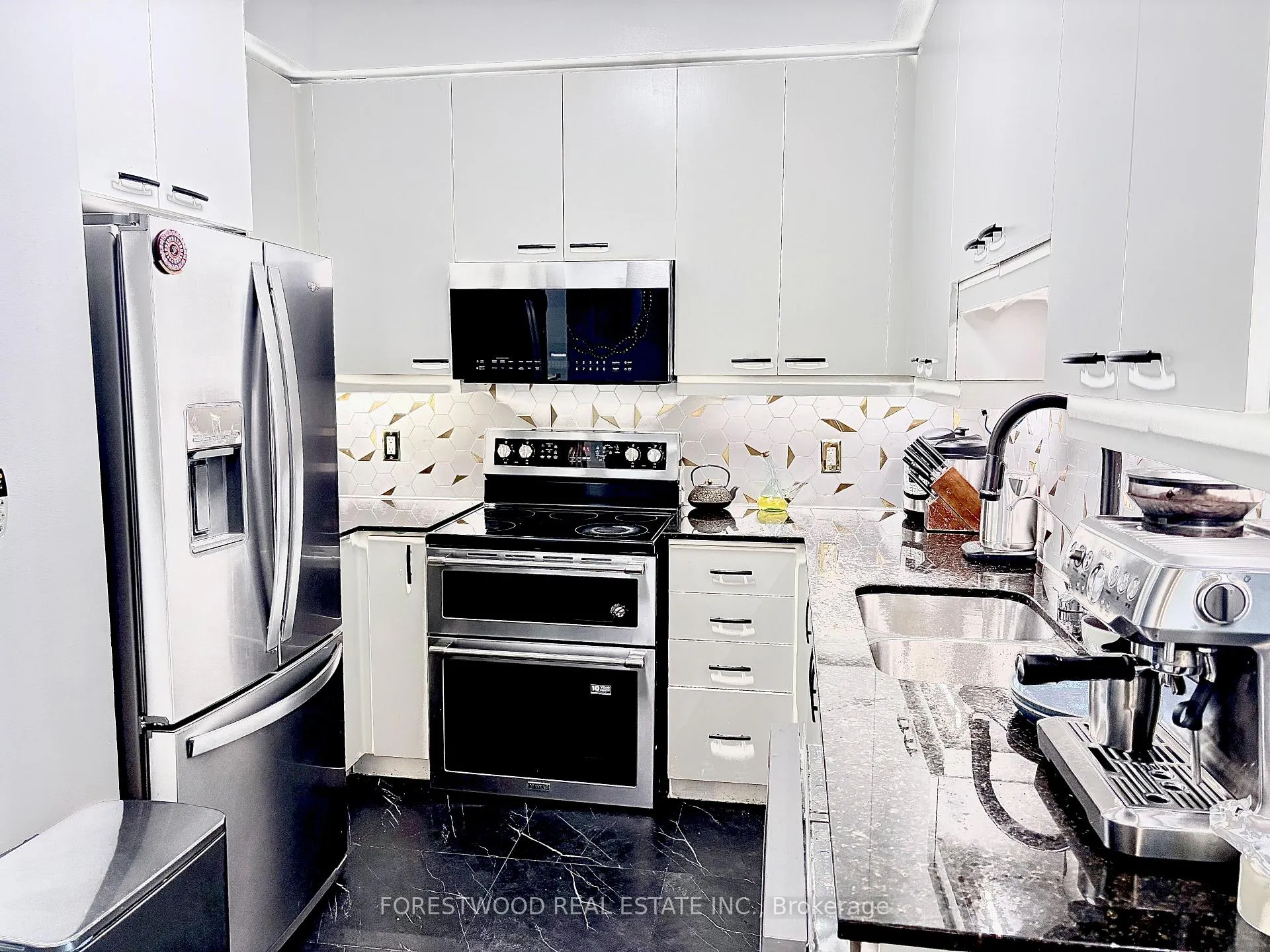 Photo 2 of Unit 2402, 60 Absolute Avenue, Mississauga, City Centre — HOMEH