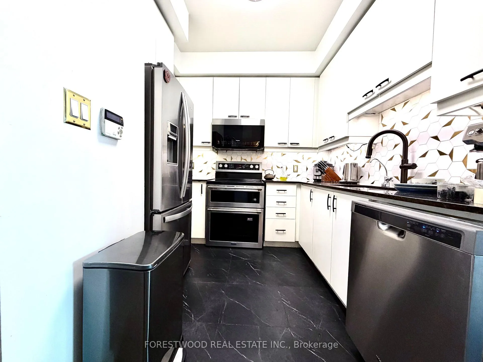 Photo 3 of Unit 2402, 60 Absolute Avenue, Mississauga, City Centre — HOMEH