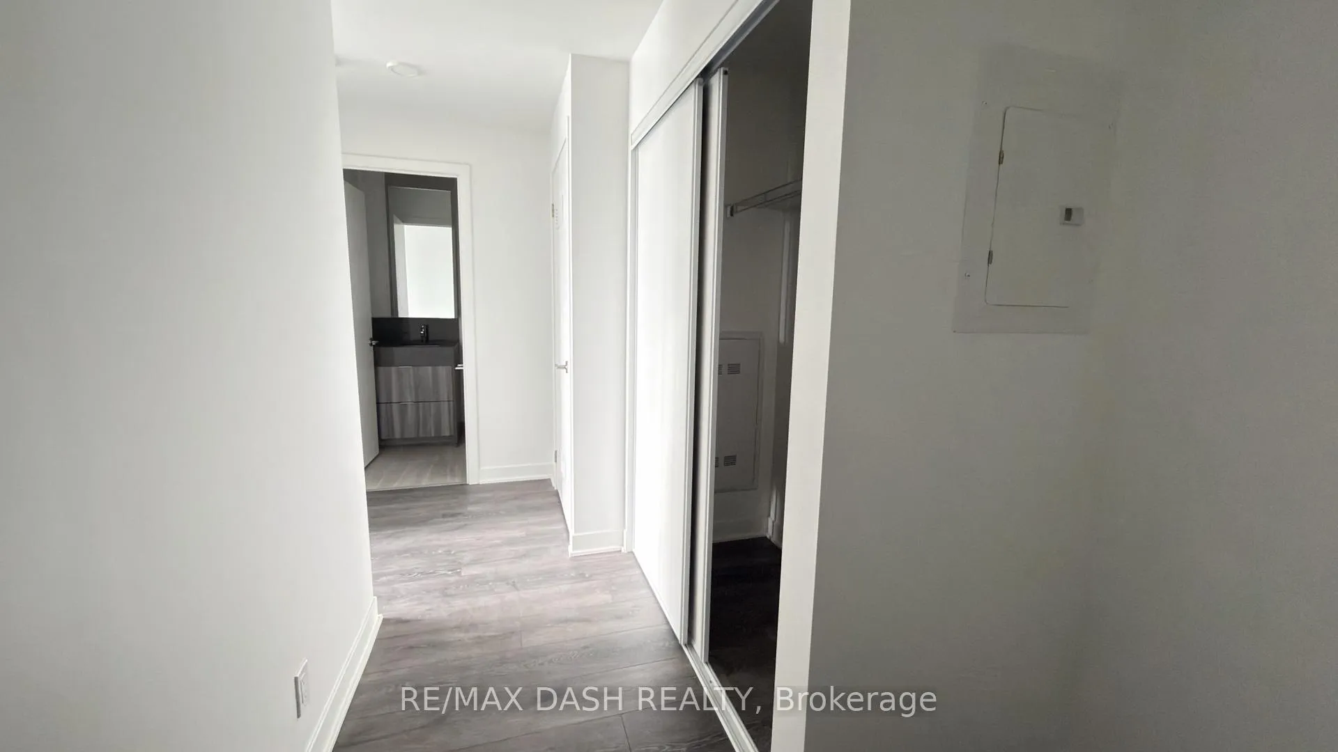 Photo 8 of Unit 1016, 6 Flavelle Trail, Vaughan, Steeles West Industrial — HOMEH
