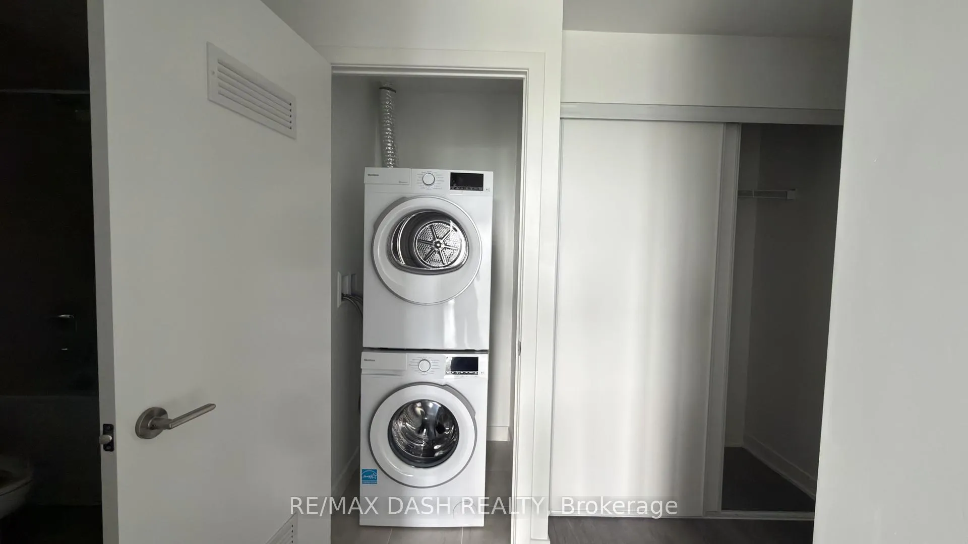 Photo 9 of Unit 1016, 6 Flavelle Trail, Vaughan, Steeles West Industrial — HOMEH
