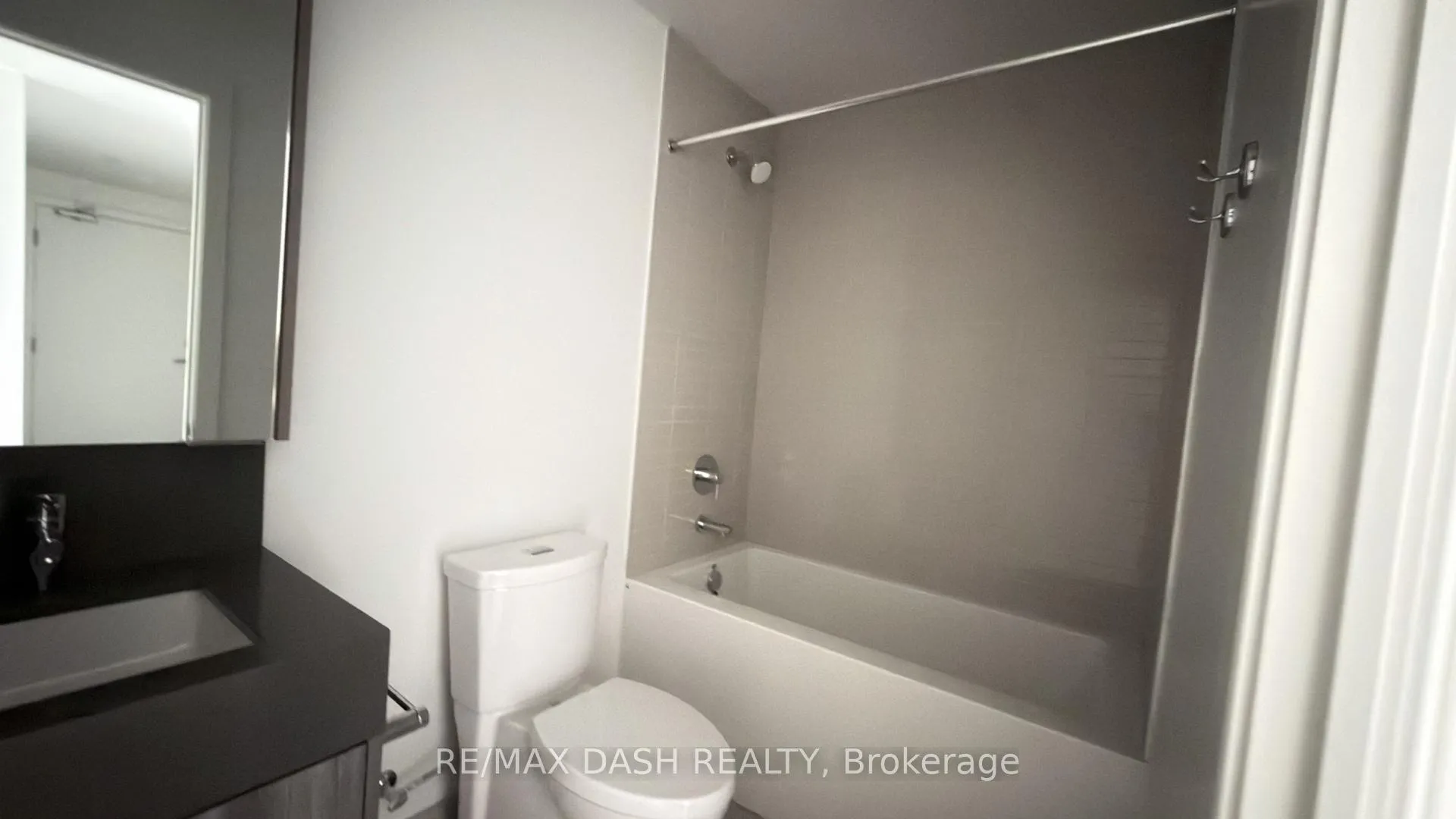 Photo 10 of Unit 1016, 6 Flavelle Trail, Vaughan, Steeles West Industrial — HOMEH