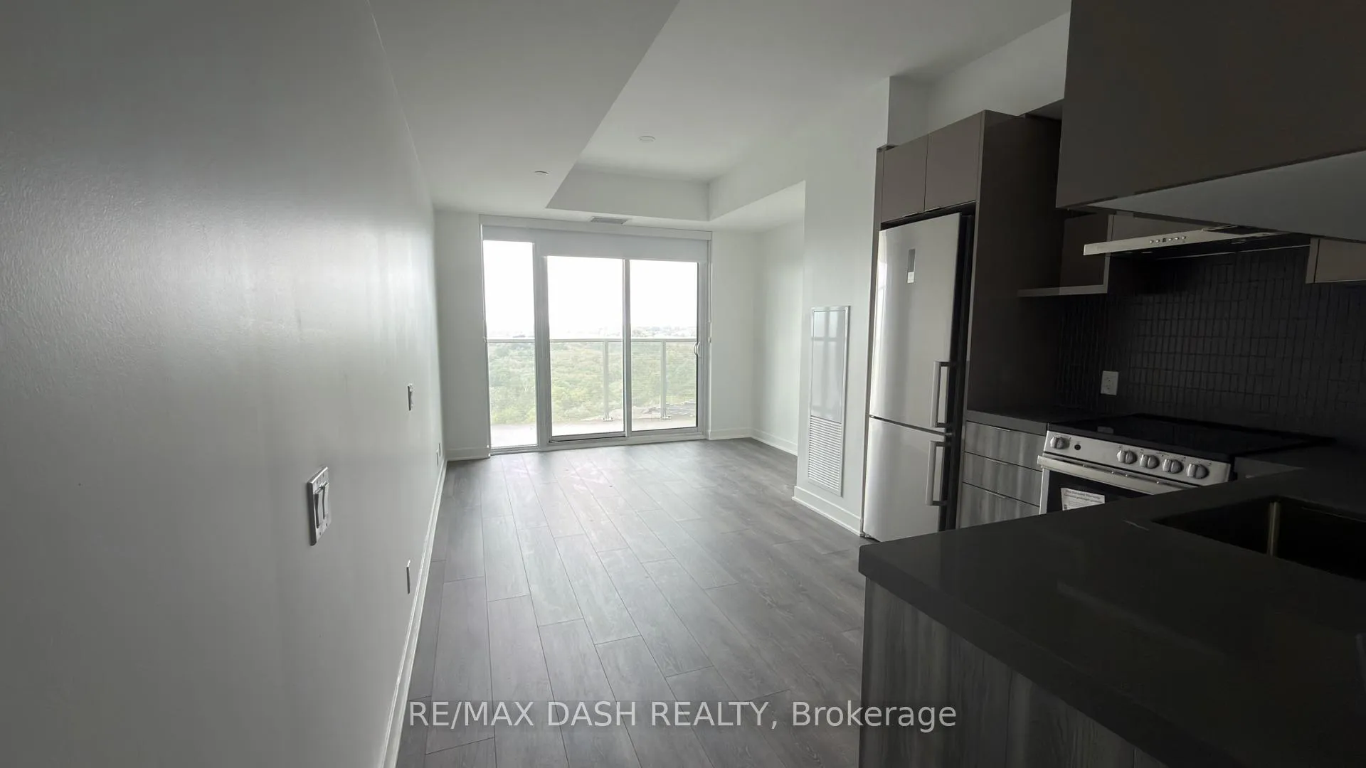 Photo 11 of Unit 1016, 6 Flavelle Trail, Vaughan, Steeles West Industrial — HOMEH