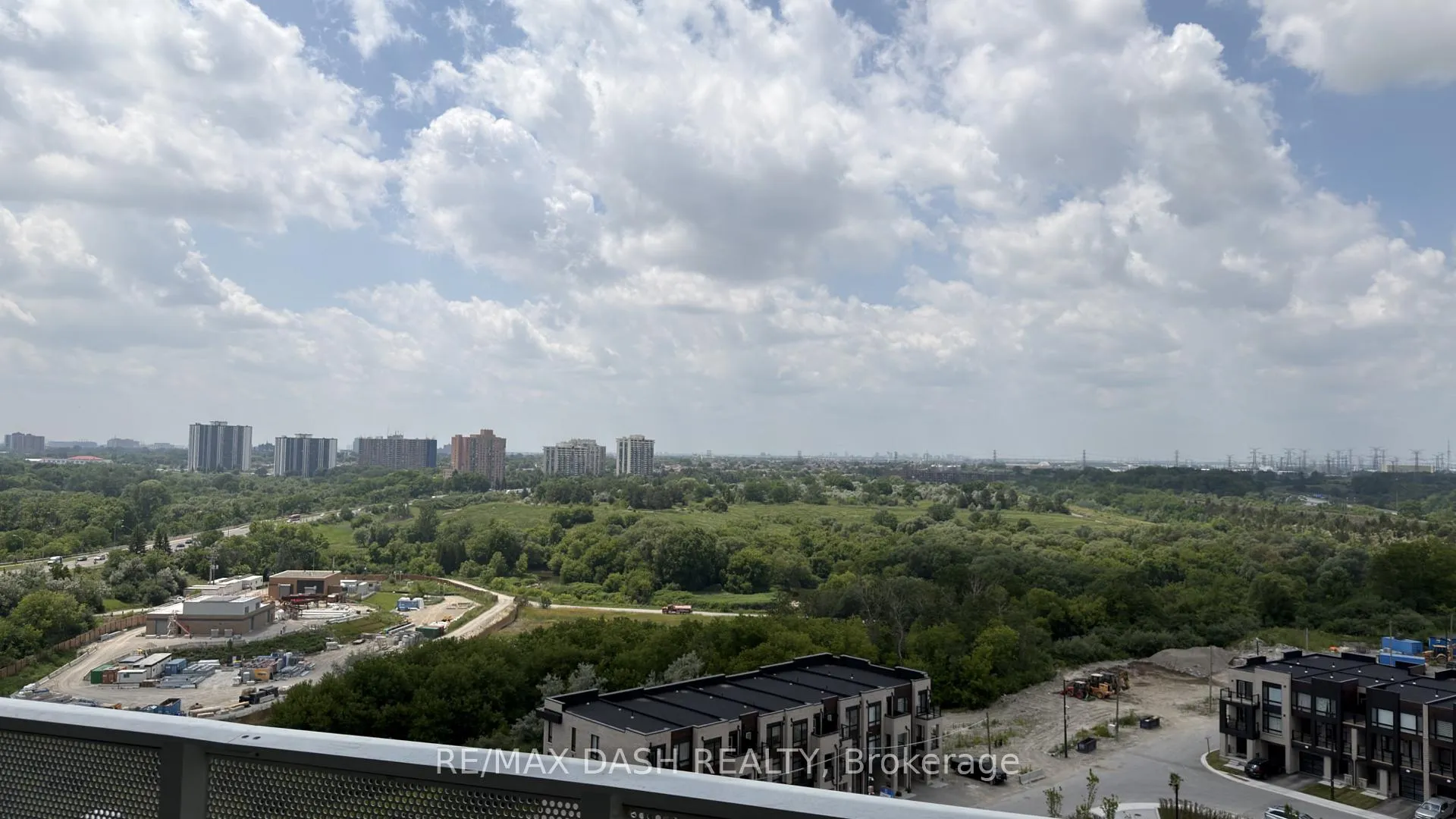 Photo 15 of Unit 1016, 6 Flavelle Trail, Vaughan, Steeles West Industrial — HOMEH