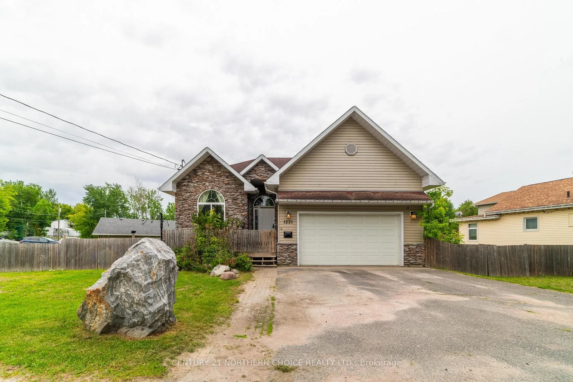 Photo 1 of 1221 River Drive, Kenora, Lakeside — HOMEH