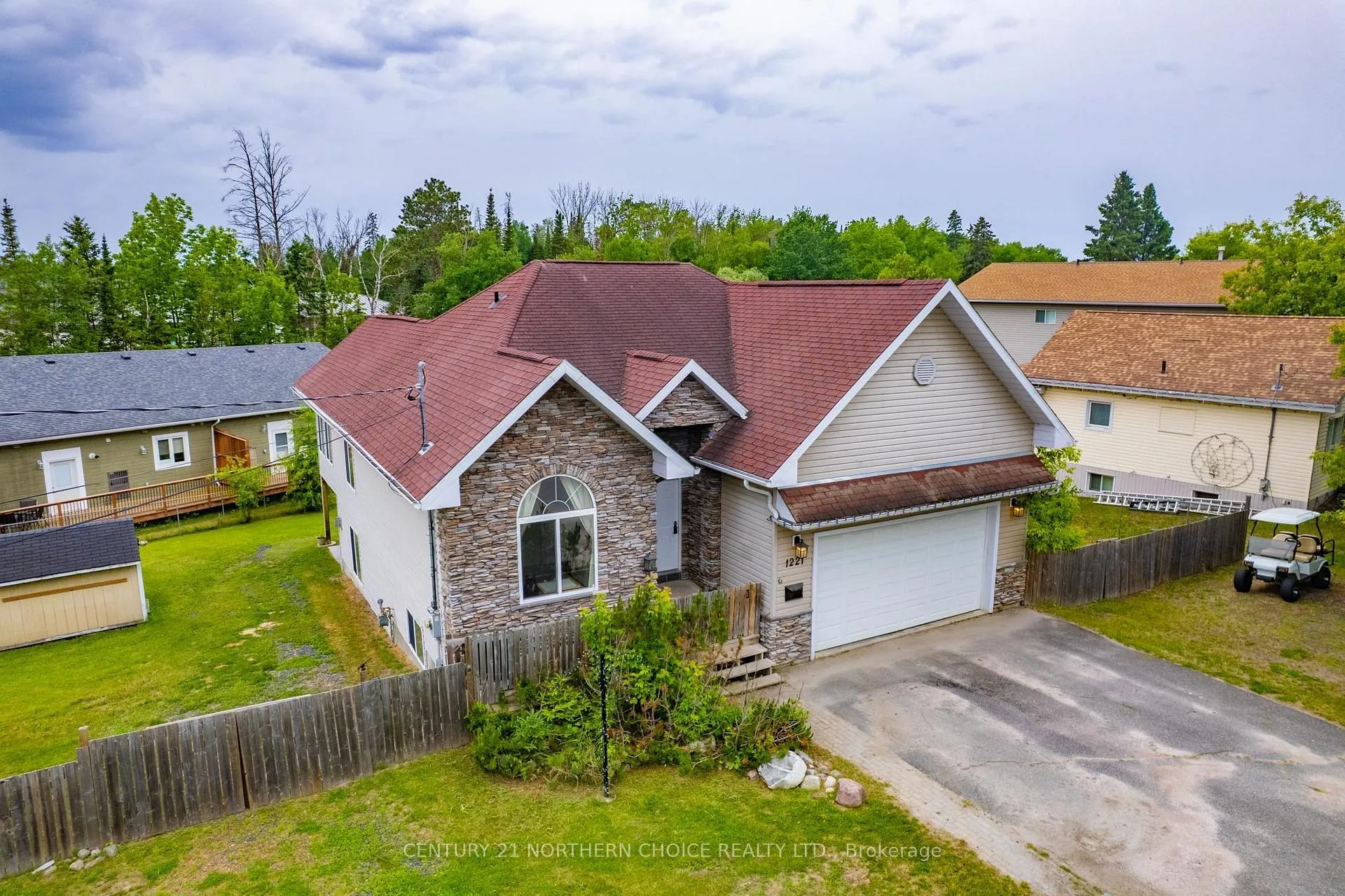 Photo 2 of 1221 River Drive, Kenora, Lakeside — HOMEH