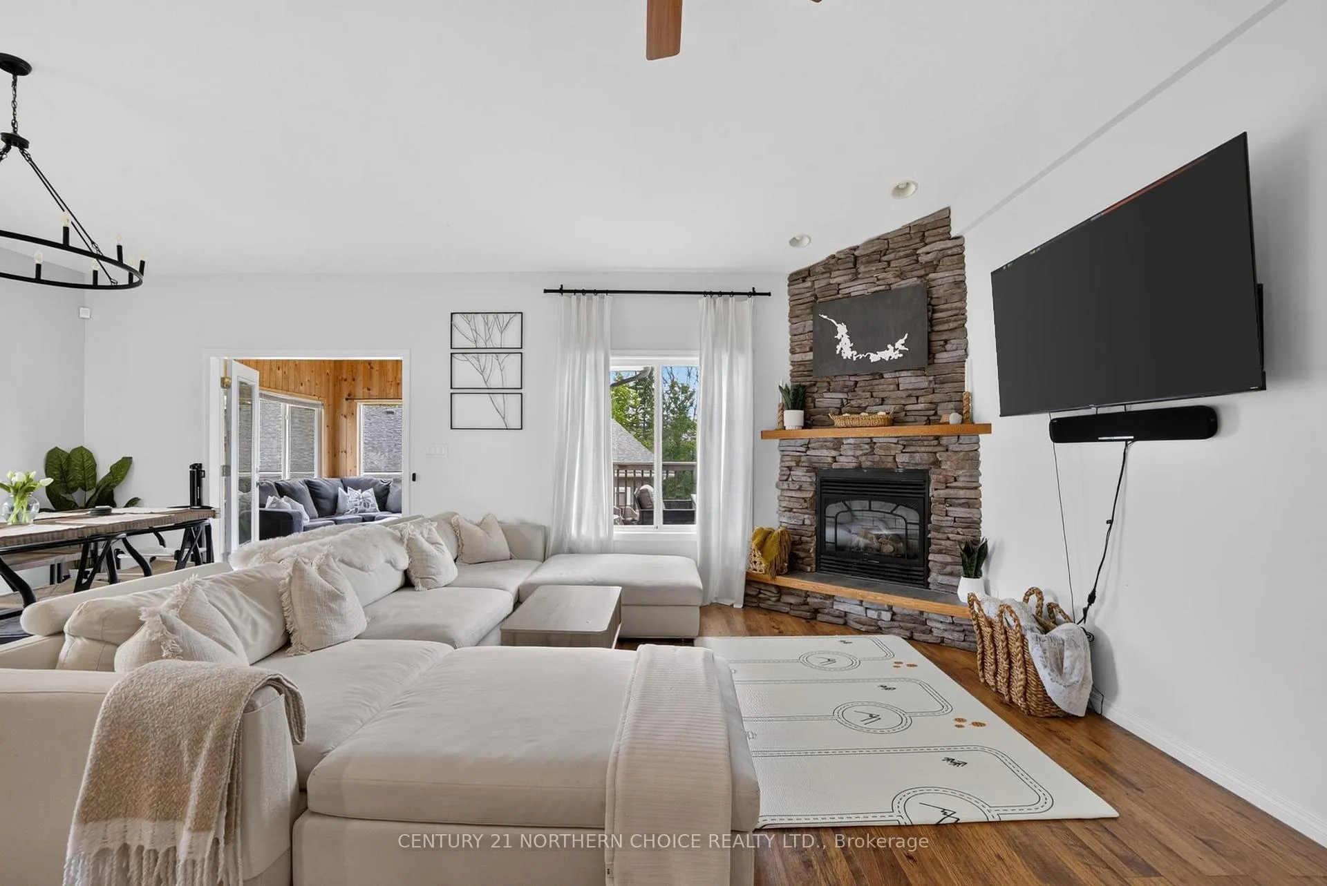 Photo 4 of 1221 River Drive, Kenora, Lakeside — HOMEH