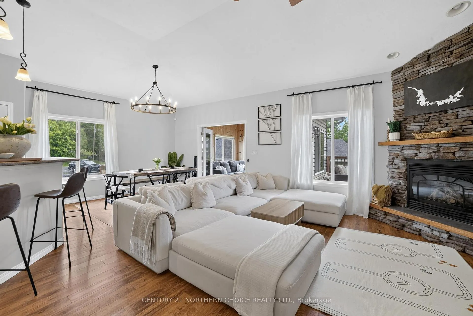 Photo 5 of 1221 River Drive, Kenora, Lakeside — HOMEH
